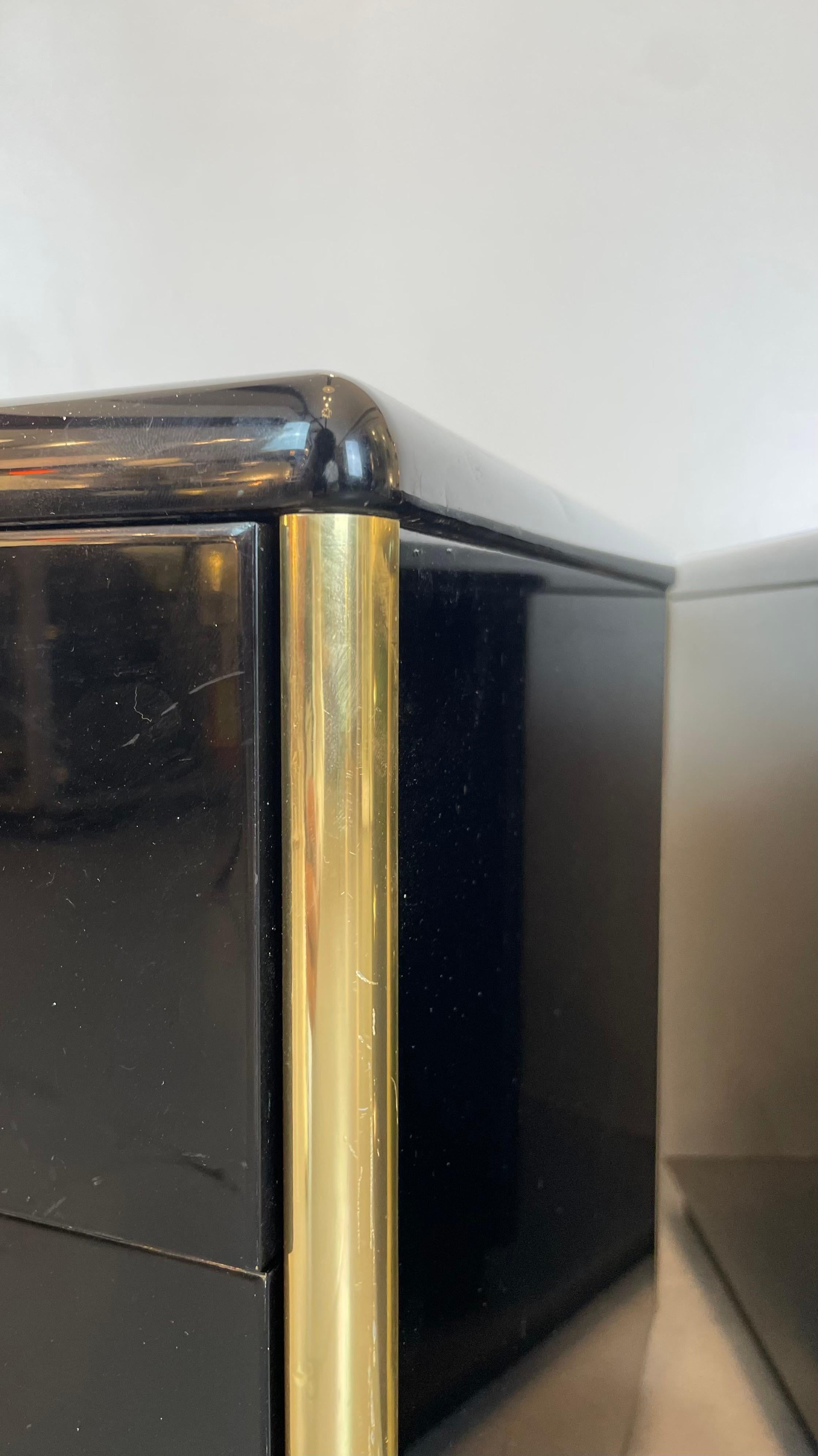 Paire de tables de chevet noir et or, années 1980 en vente 3
