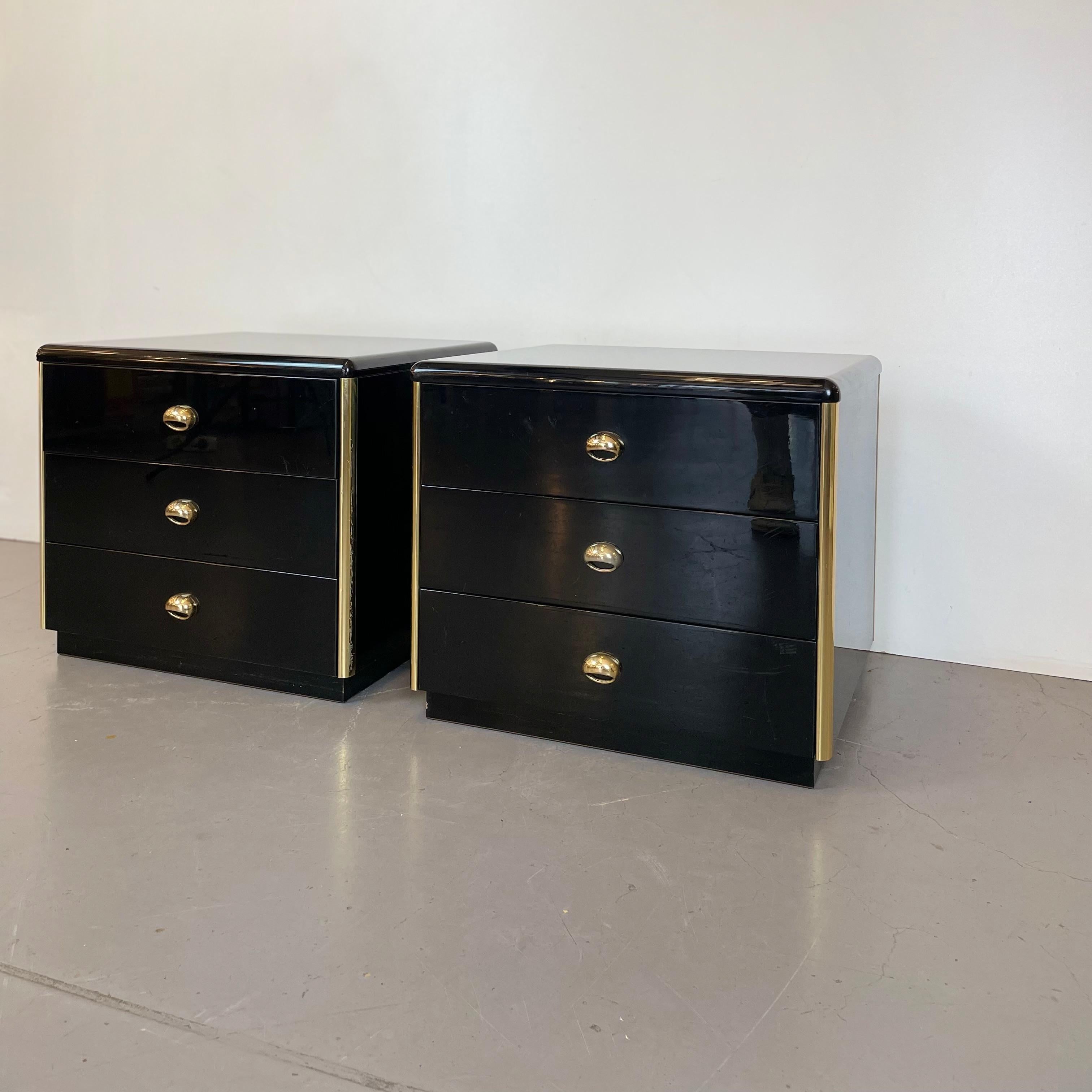 Paire de tables de chevet noir et or, années 1980 Bon état - En vente à Brussel, BE