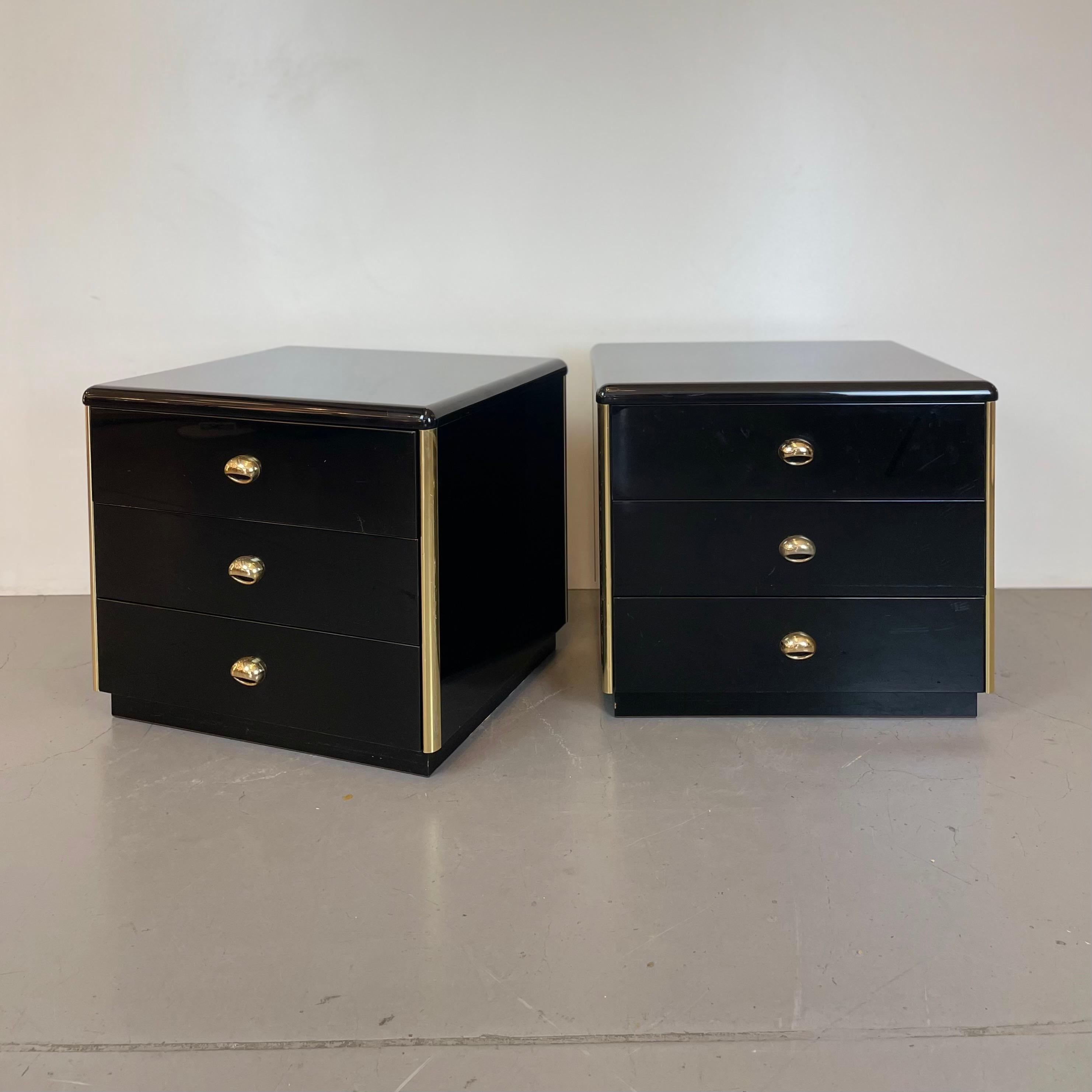 Paire de tables de chevet noir et or, années 1980 en vente 2