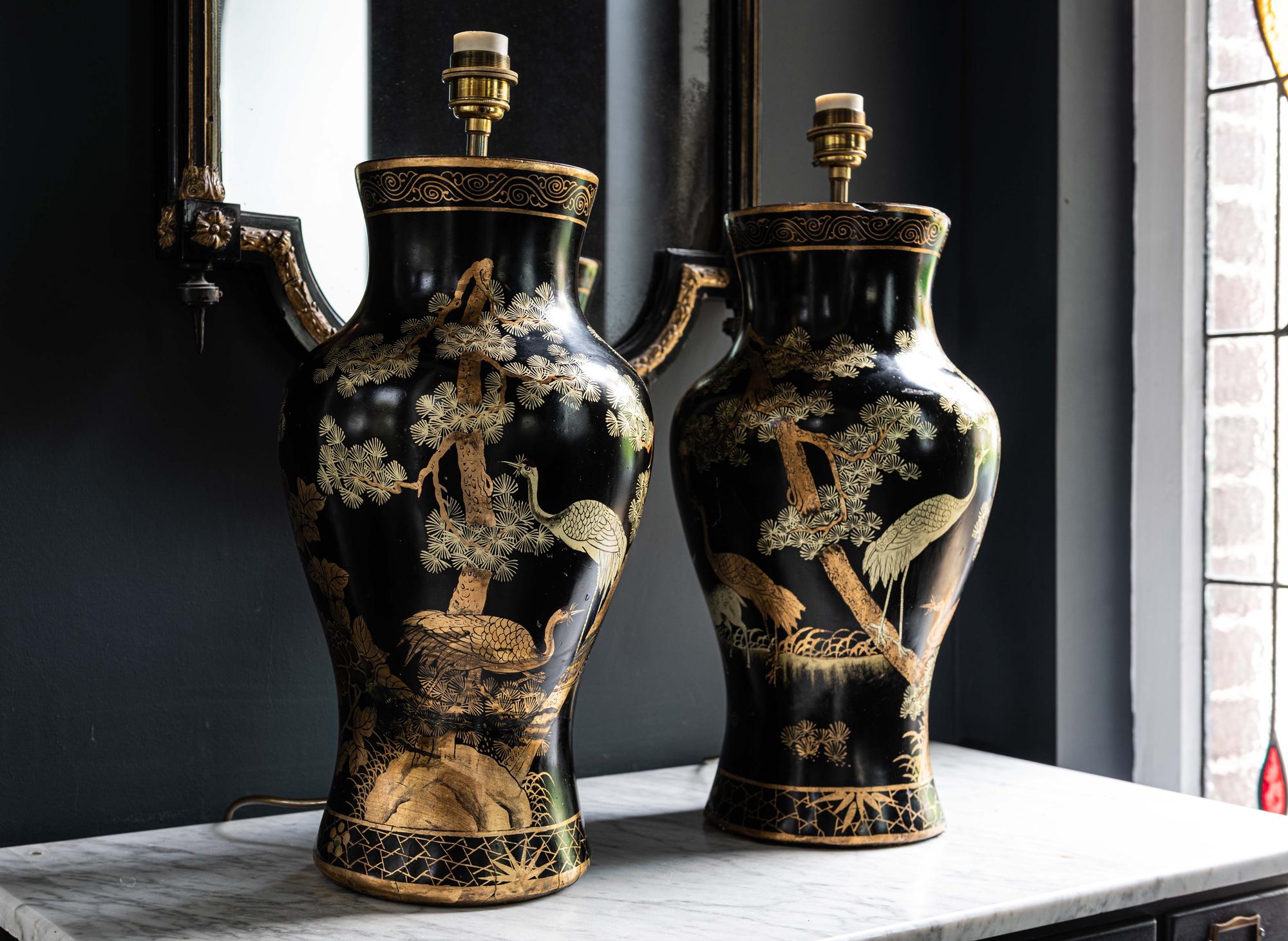 Chinese Pair of Black and Gold Chinoiserie Papier Mâché Shaped Table Lamps, circa 1950