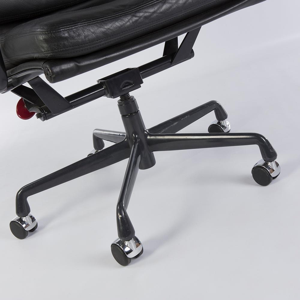 20th Century Pair of Black Herman Miller Original Eames EA435 ‘Soft Pad’ Desk Aluminum Chair