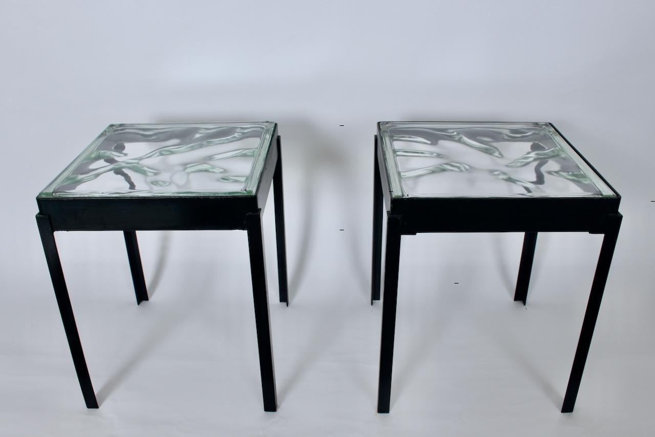 Paire de tables d'appoint en verre glacé et fer noir, tables basses en vente 12