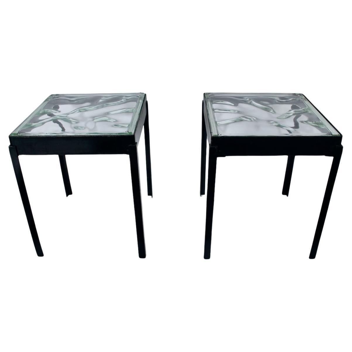 Paire de tables d'appoint en verre glacé et fer noir, tables basses en vente