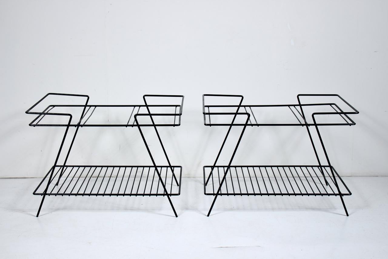 Paire de tables noires en fer et fil métallique avec tables en carreaux de terrazzo jaune taupe et blanc en vente 8