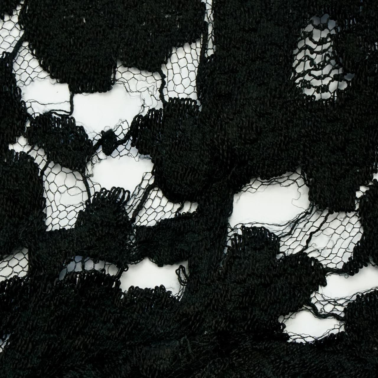 Coppia di giacche in pizzo nero con disegni floreali degli anni '30 circa in vendita 7