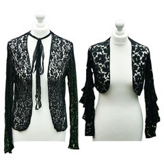 Paire de vestes en dentelle noire à motifs floraux, circa 1930