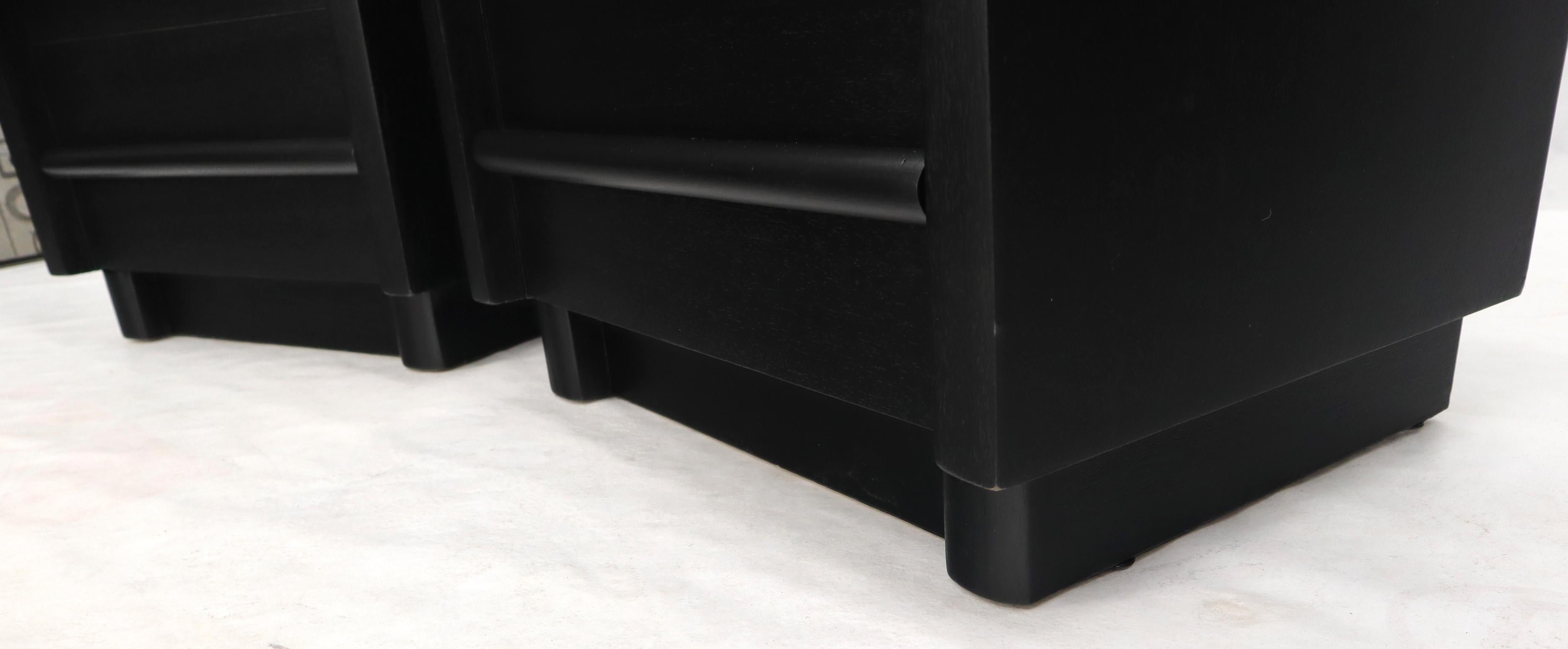 Pair of Black Lacquer 3 Drawer End Tables Nightstands Cabinets In Excellent Condition In Rockaway, NJ