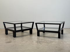 Pareja de mesas de cristal y laca negra atribuidas a Paul Laszlo