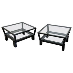 Pareja de mesas de cristal y laca negra atribuidas a Paul Laszlo