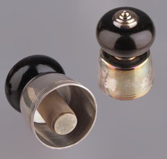 Pareja de tapones de champán/laca negra y plata de Christofle