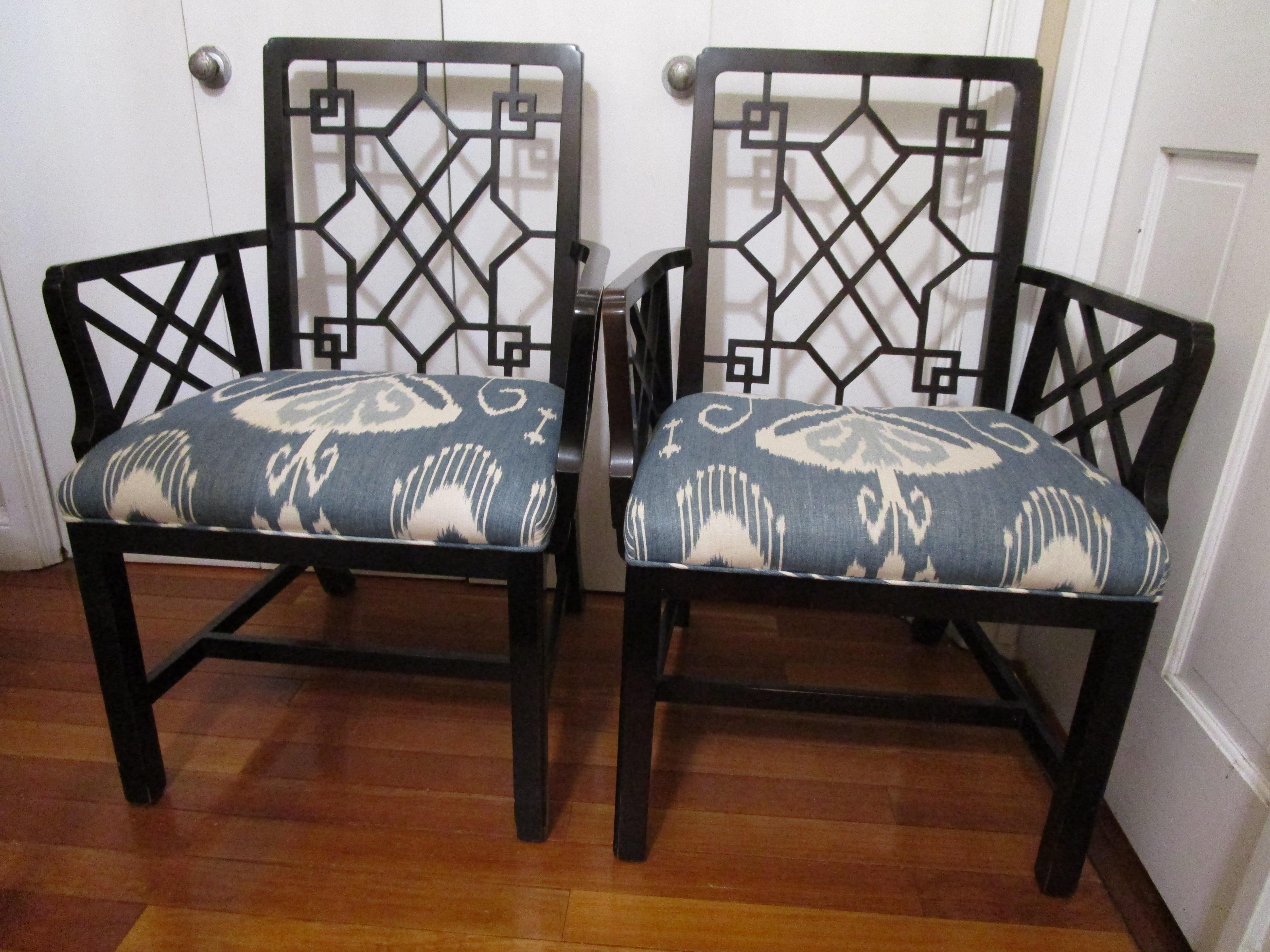 Pair of Black Lacquer Baker Stately Homes Chinese Chippendale Style Armchairs In Good Condition In Lomita, CA