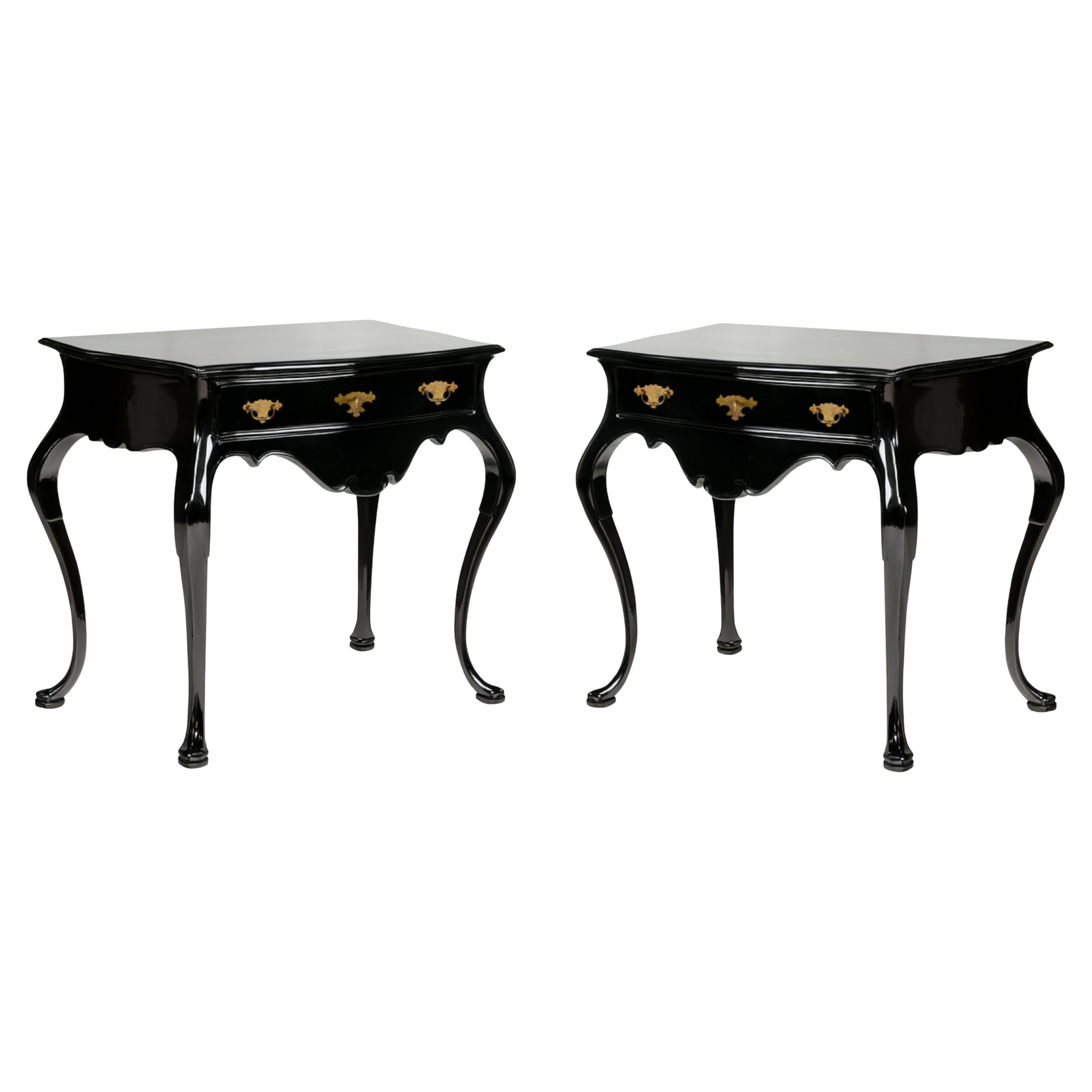 Paire de commodes de style baroque en laque noire, 19e siècle