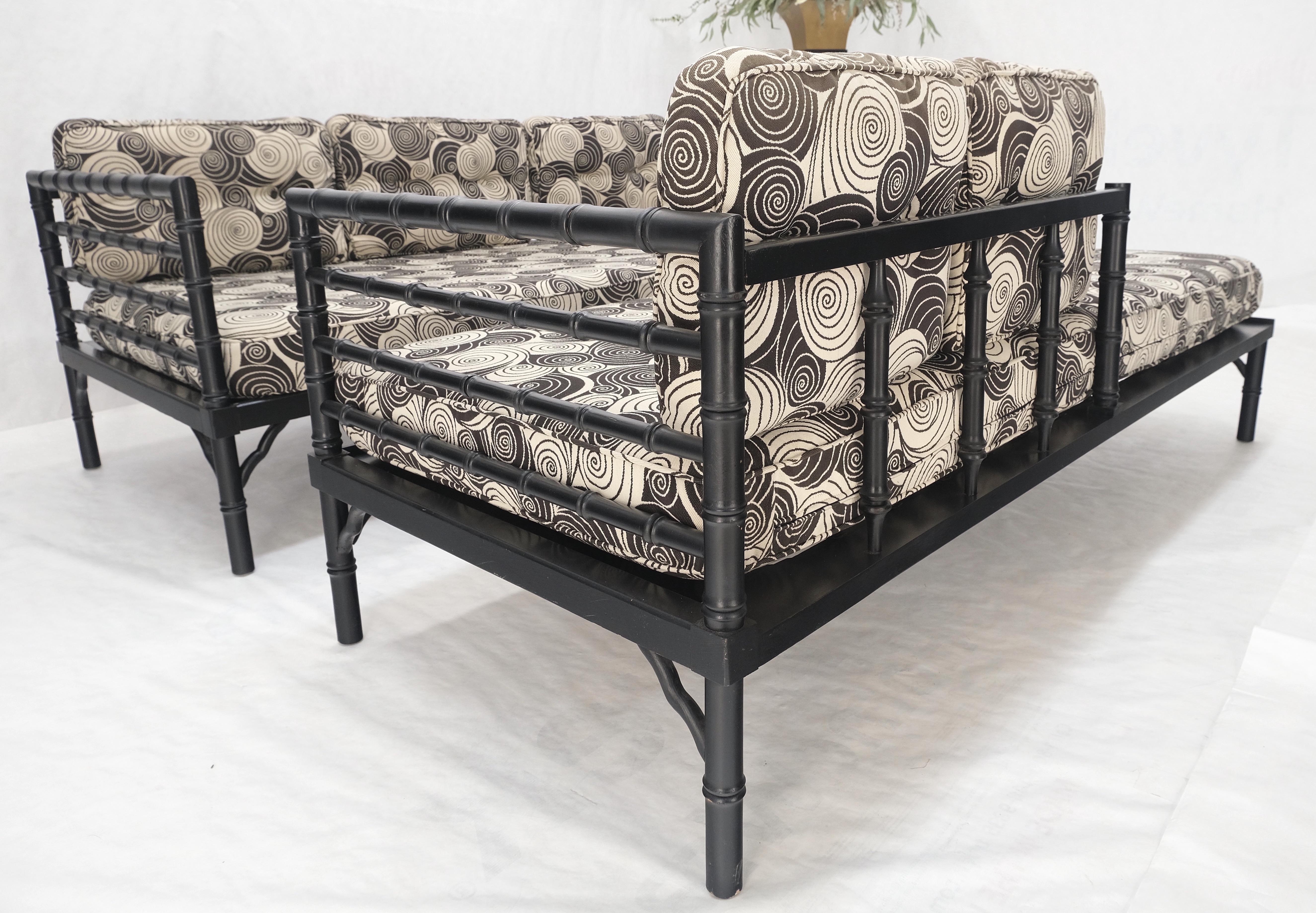 Paar schwarze Lack-Sofa aus Bambusimitat, Mid-Century Modern, MINT! (Kunstbambus) im Angebot