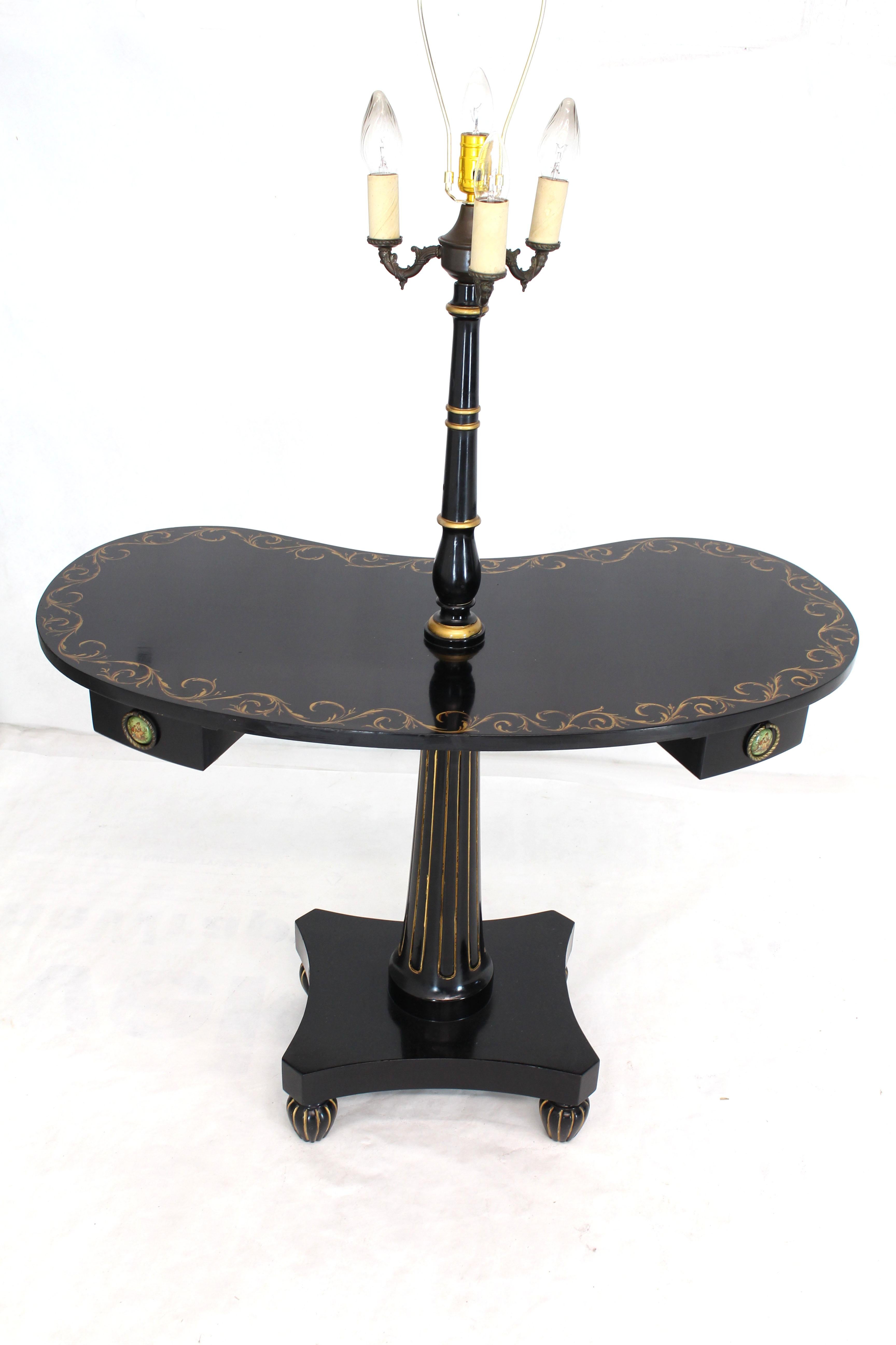 Paire de lampadaires d'appoint déco en forme de rein en laque noire et décorée d'or en vente 6