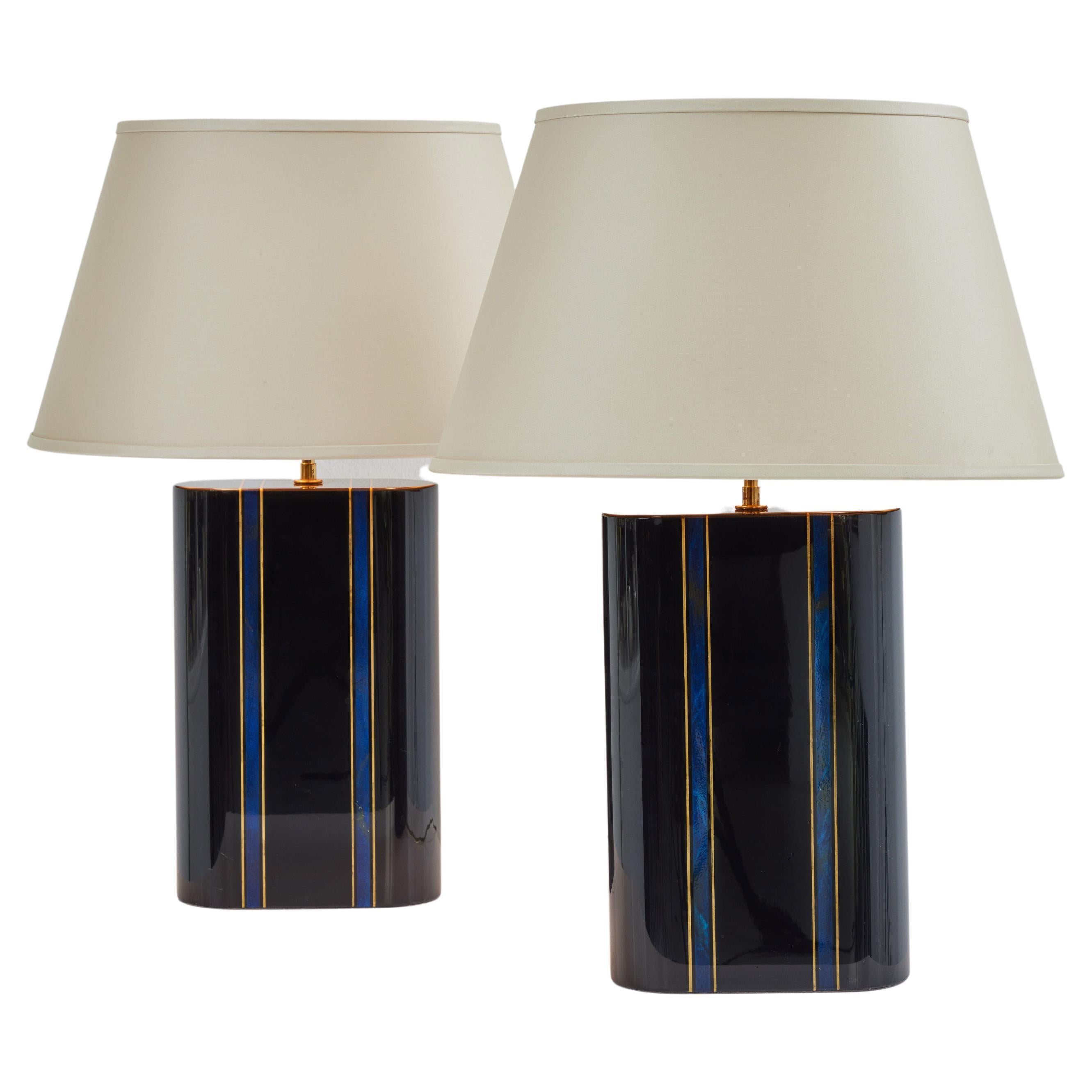 Paire de lampes en laque noire avec incrustations en faux lapis de Karl Springer en vente