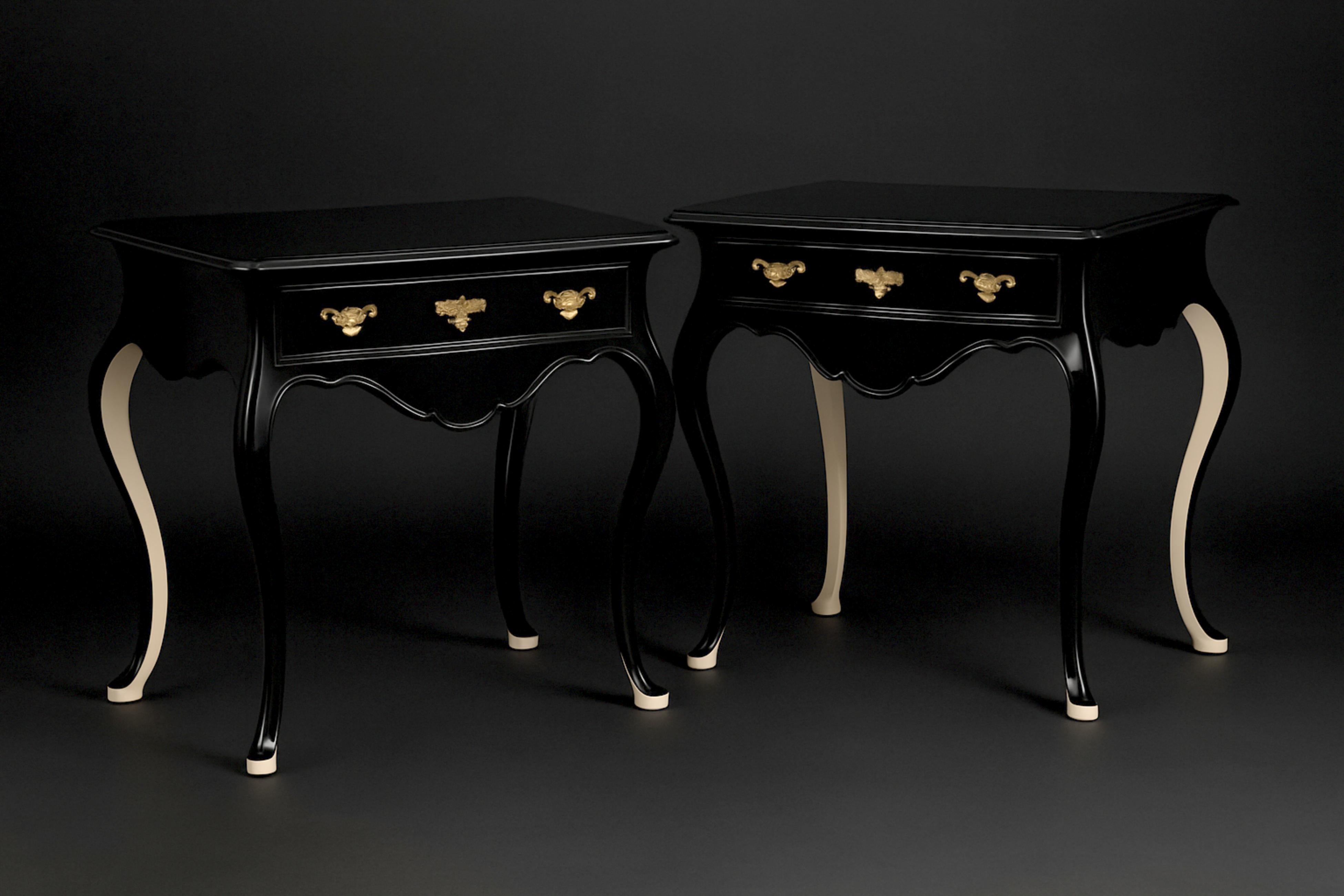 XIXe siècle Pair of Black Lacquer Off White Baroque Commode, 19th Century en vente