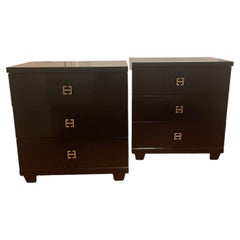 Par de cómodas lacadas en negro de la marca Albert's of Shelbyville Furniture