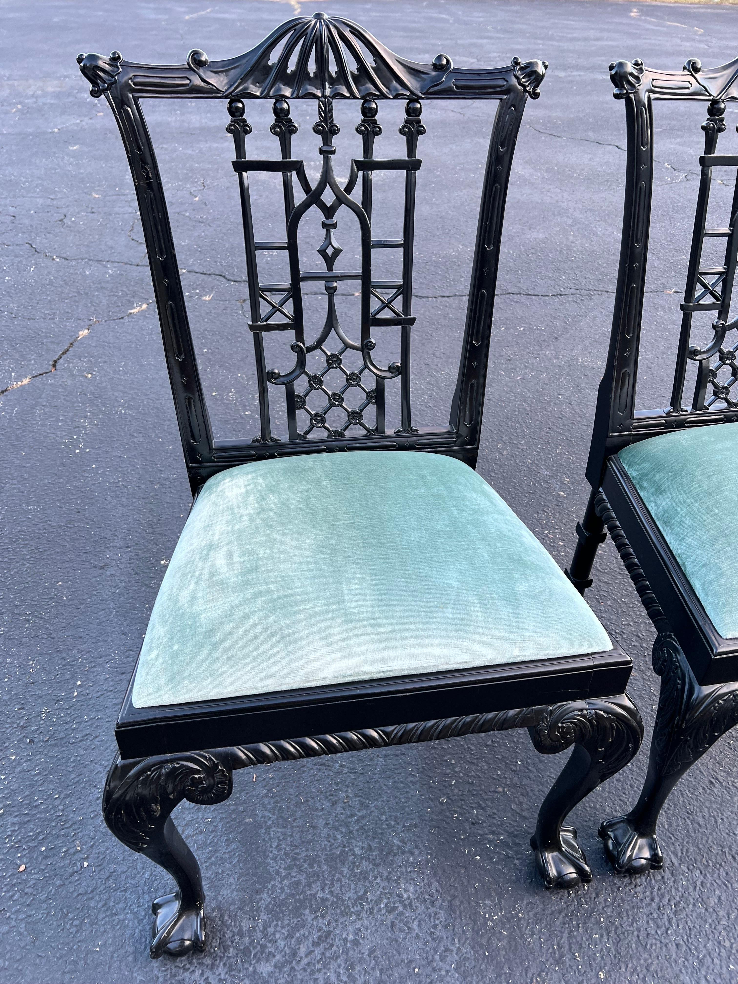 Paire de chaises chinoiseries laquées noires  en vente 9