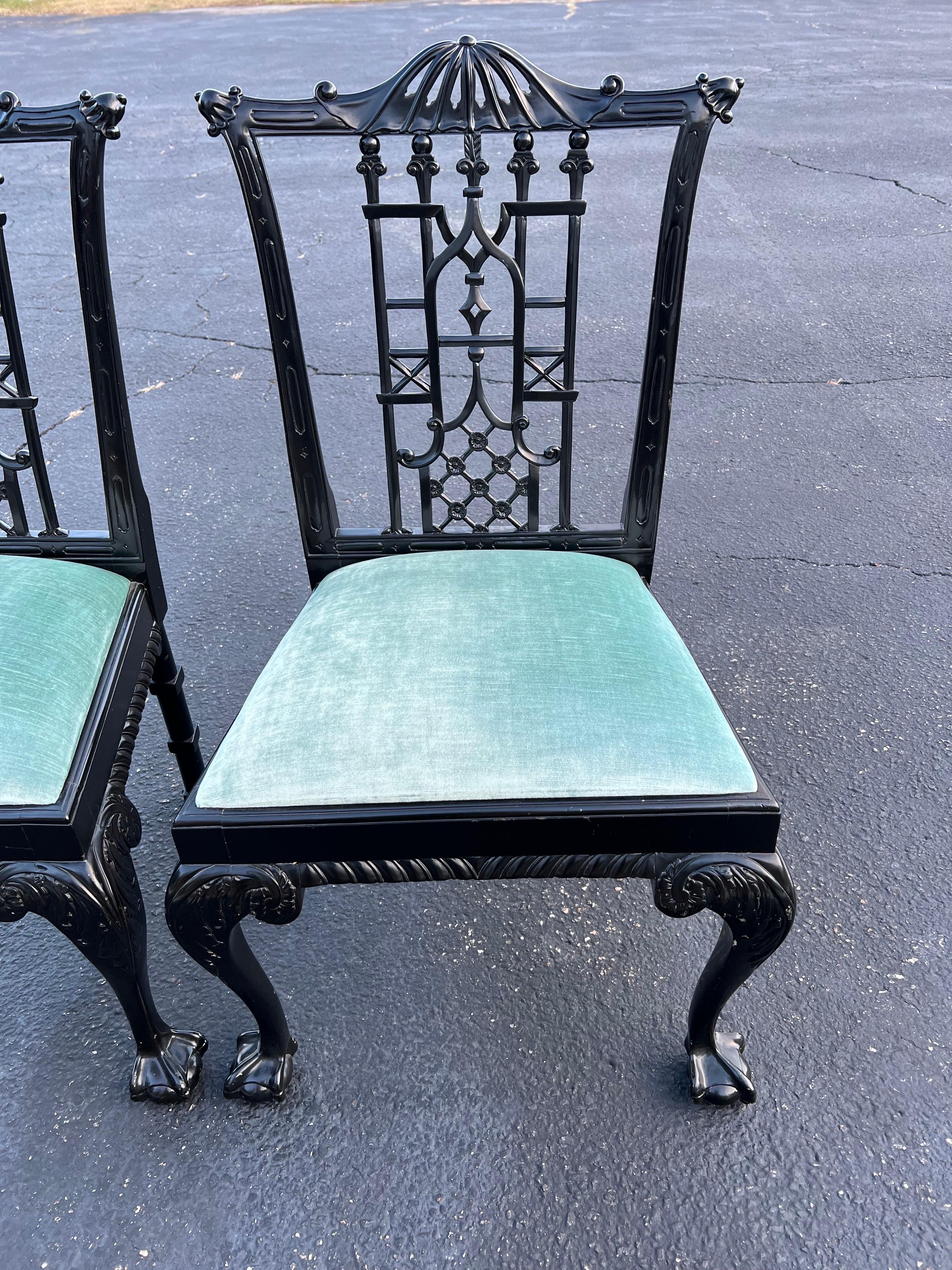 Paire de chaises chinoiseries laquées noires  en vente 11