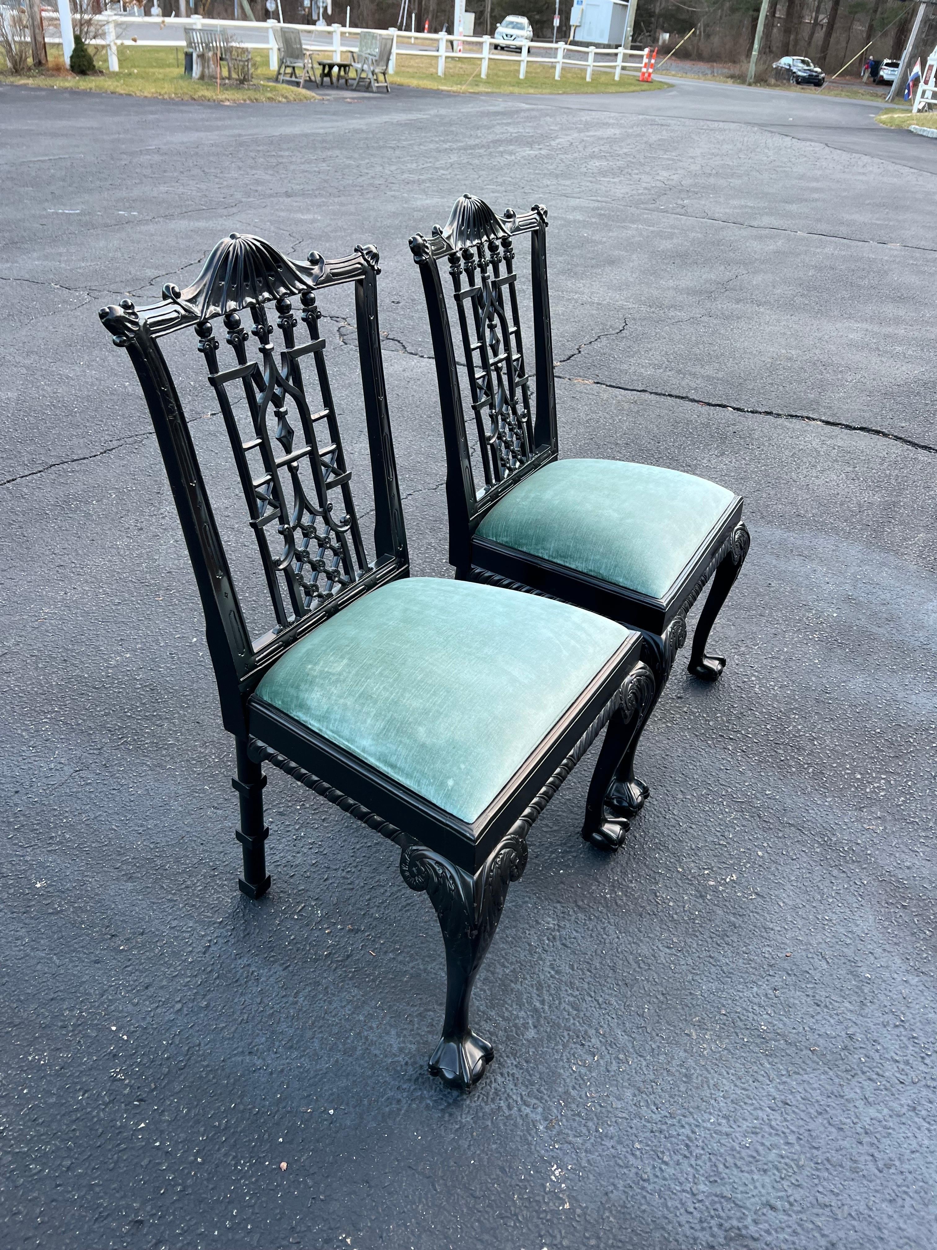Paar schwarz lackierte Chinoiserie-Stühle im Angebot 13