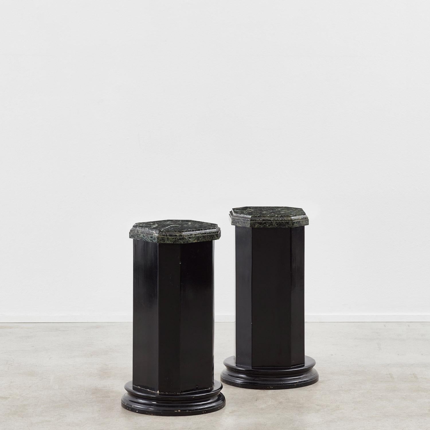 French Pair of black lacquered decorative columns - France, 20th Century