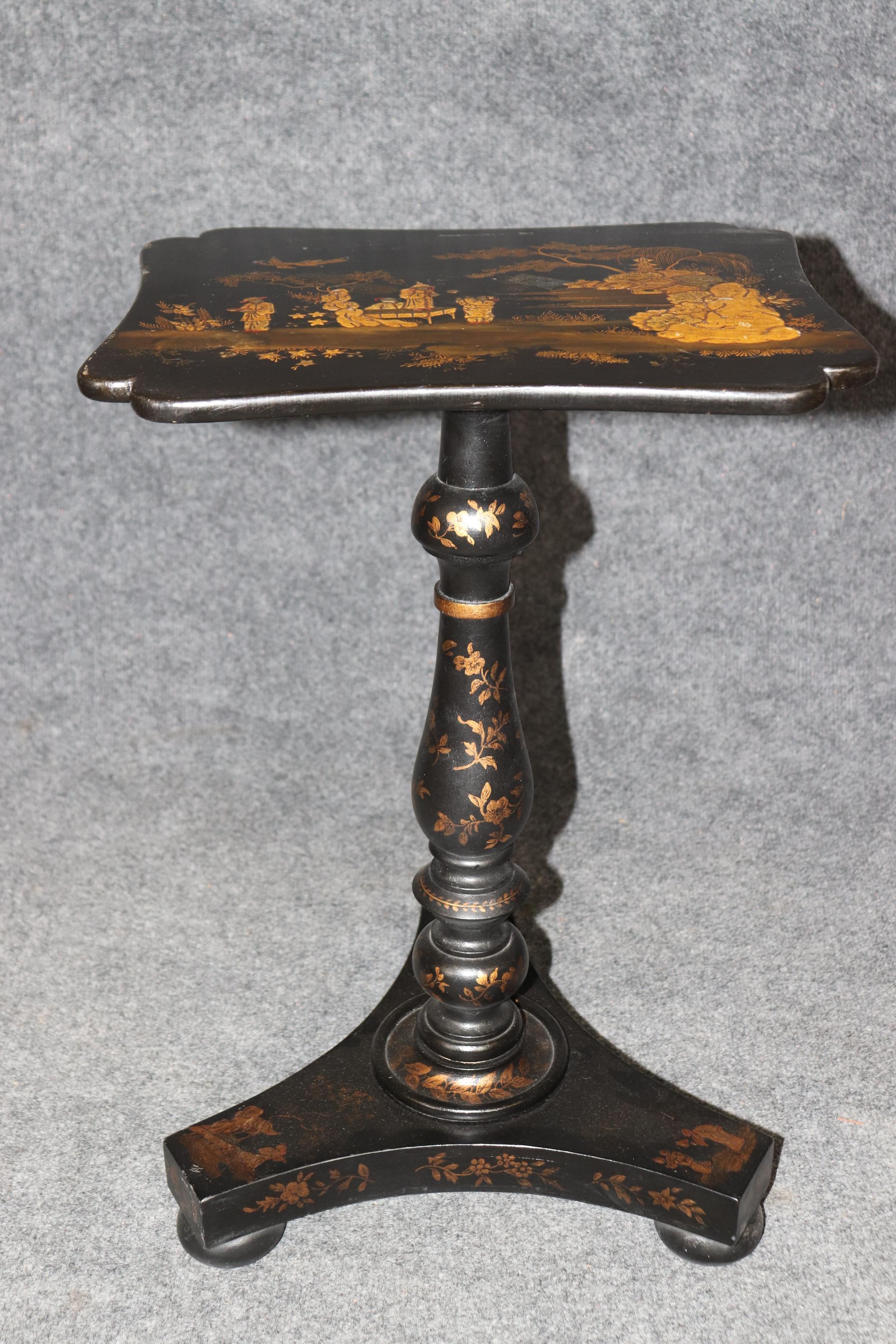 Paire de tables d'appoint chinoiseries anglaises de style George III laquées noires 5