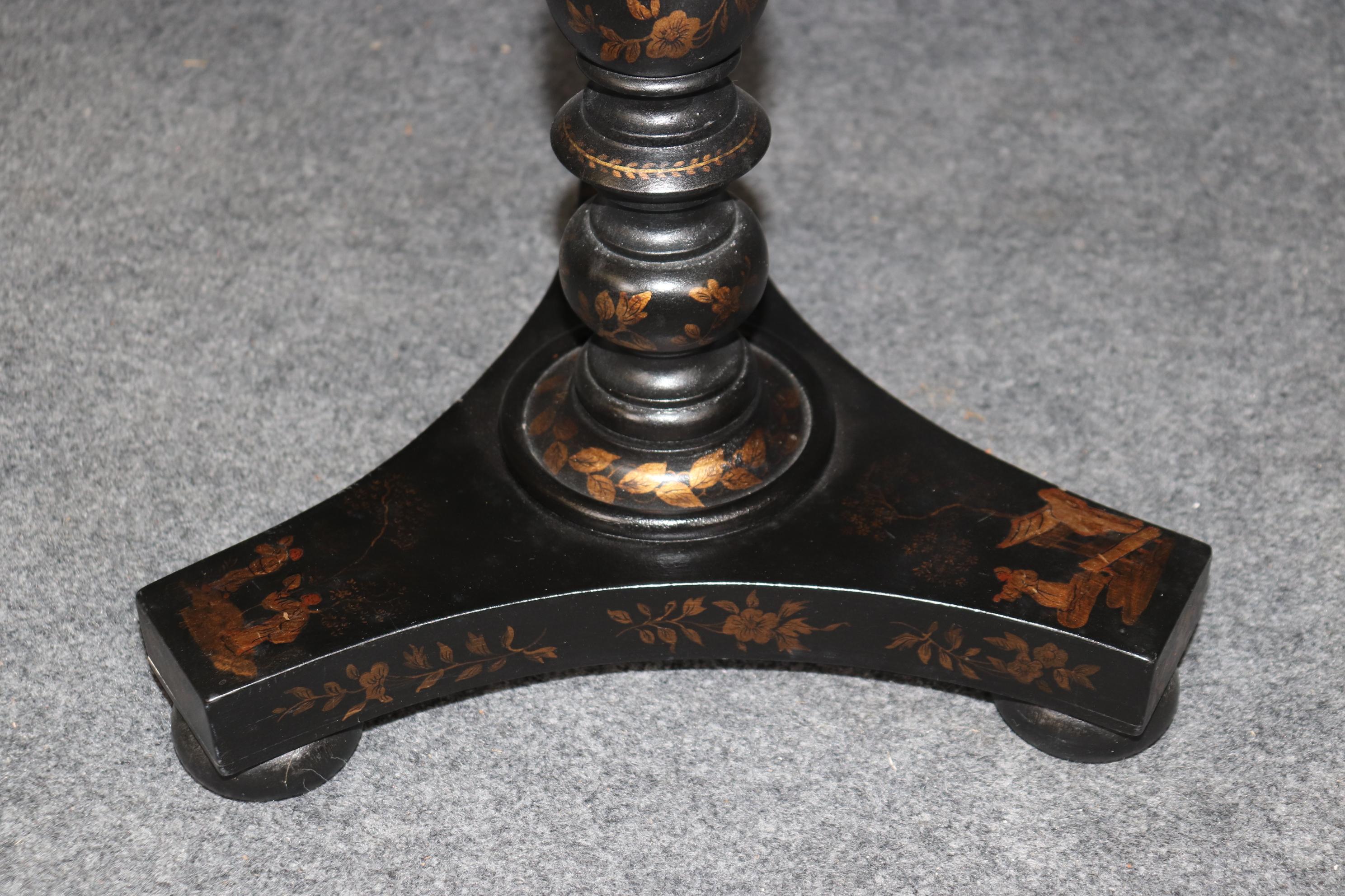 Paire de tables d'appoint chinoiseries anglaises de style George III laquées noires 6