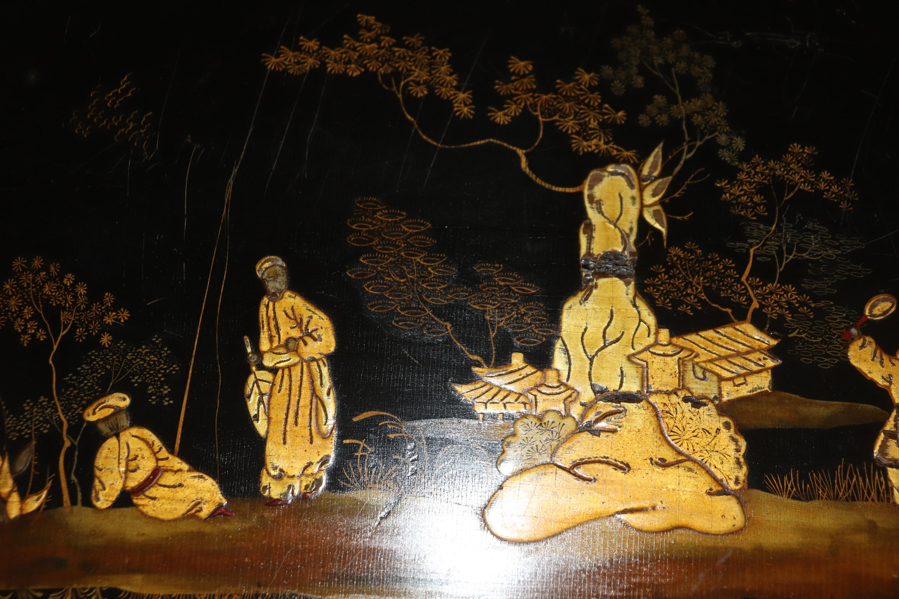 Paire de tables d'appoint chinoiseries anglaises de style George III laquées noires 10