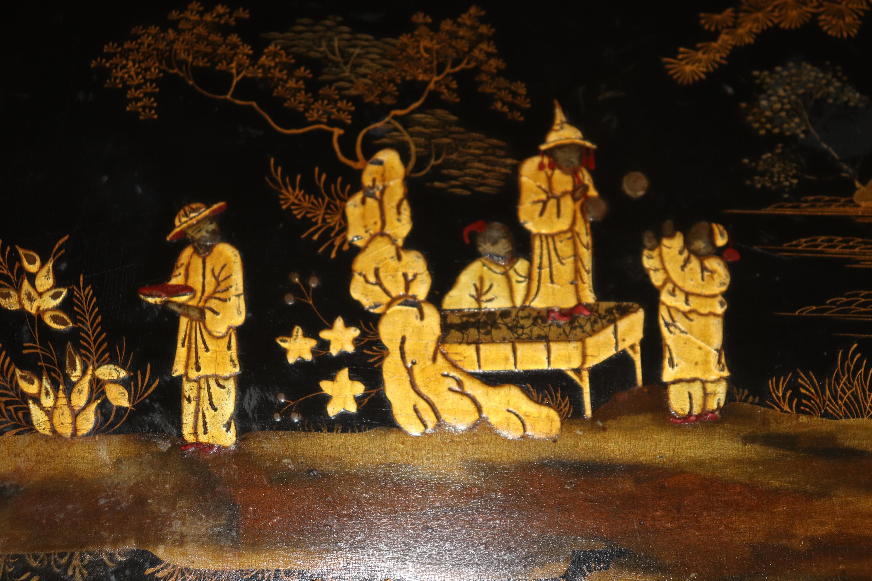 Anglais Paire de tables d'appoint chinoiseries anglaises de style George III laquées noires