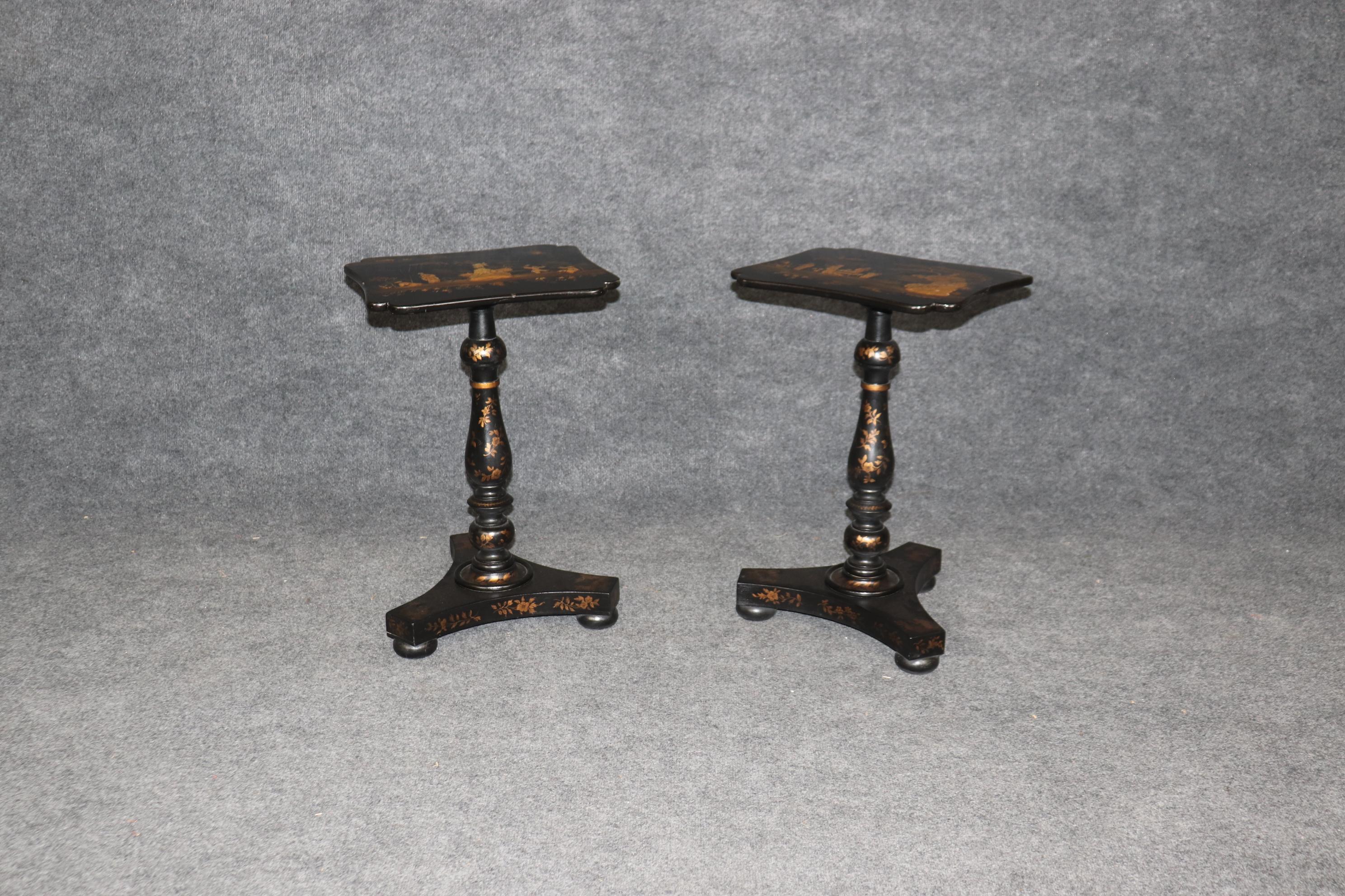 Noyer Paire de tables d'appoint chinoiseries anglaises de style George III laquées noires