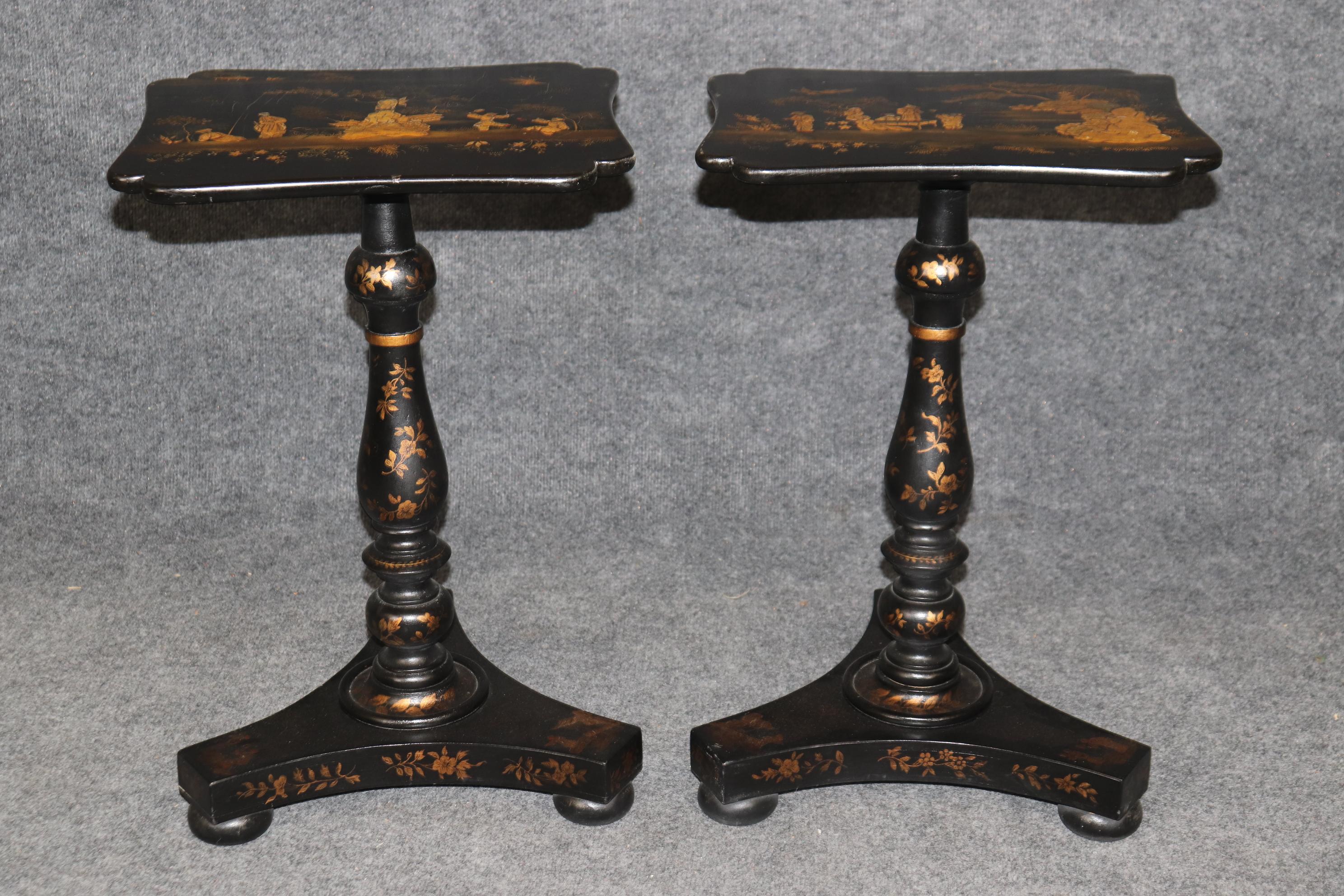 Paire de tables d'appoint chinoiseries anglaises de style George III laquées noires 1