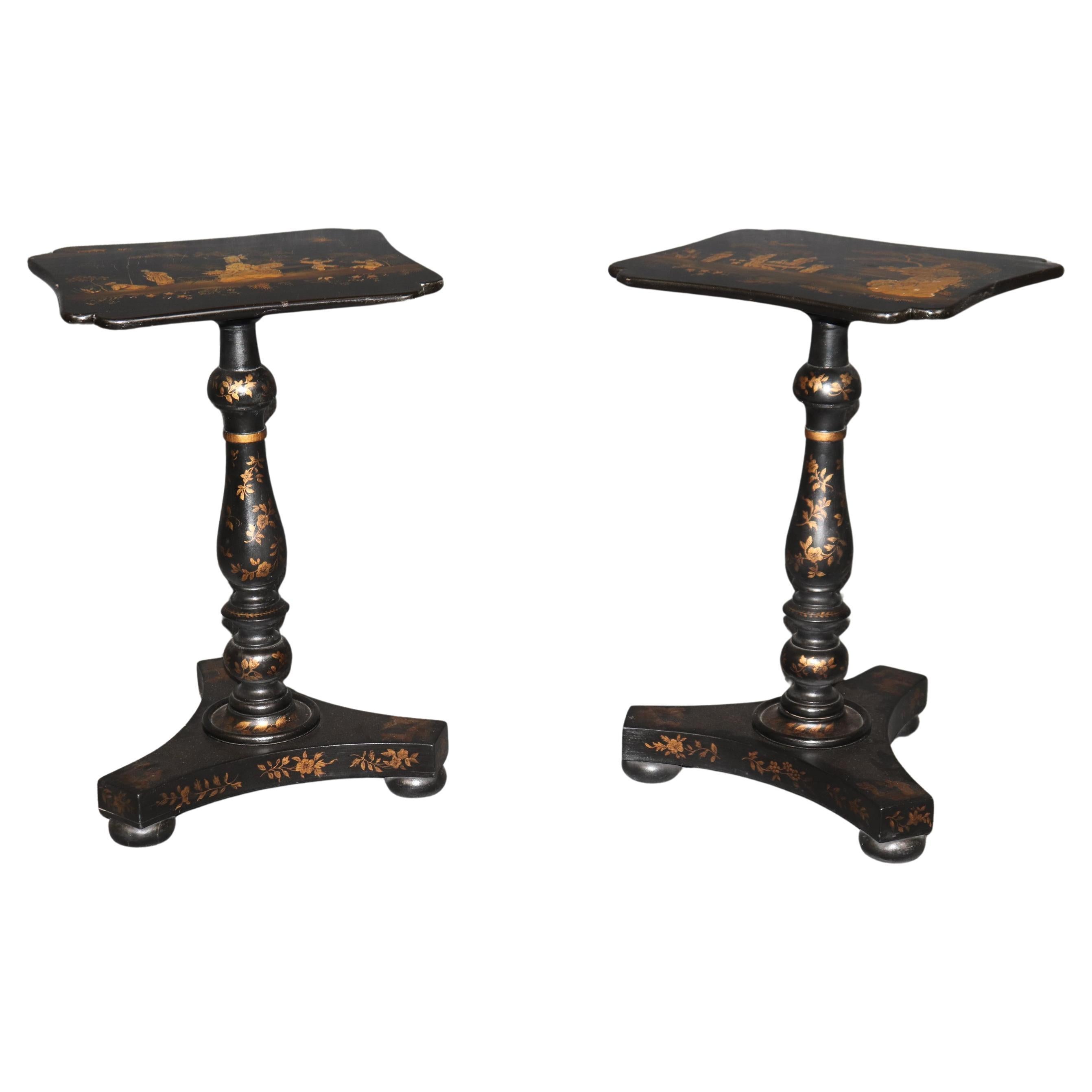 Paar schwarz lackierte englische Chinoiserie-Beistelltische im George-III-Stil