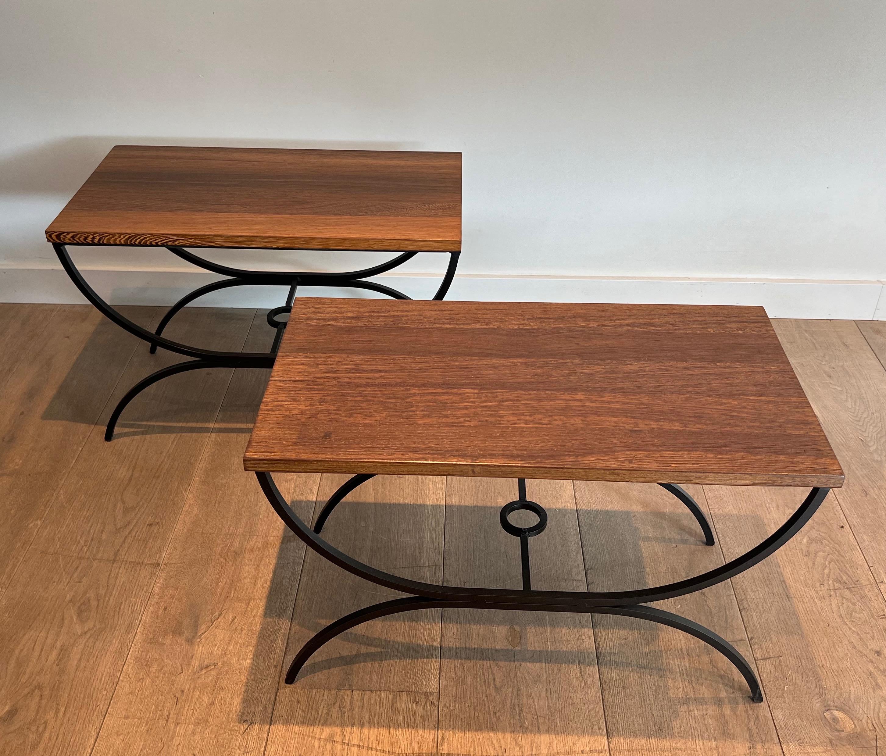 Paire de tables d'appoint en métal laqué noir et Wood Wood exotique en vente 3