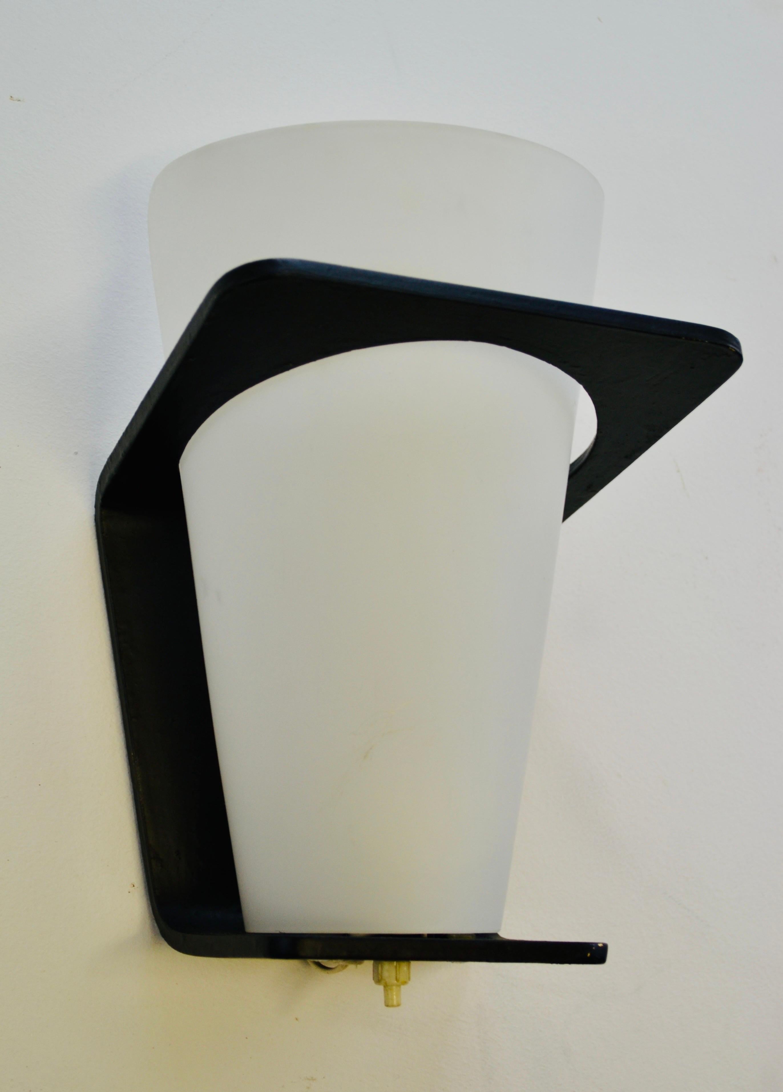 Metà XX secolo Coppia di lampade NX41 laccate nere di Louis Christiaan Kalff per Philips, 1954 in vendita