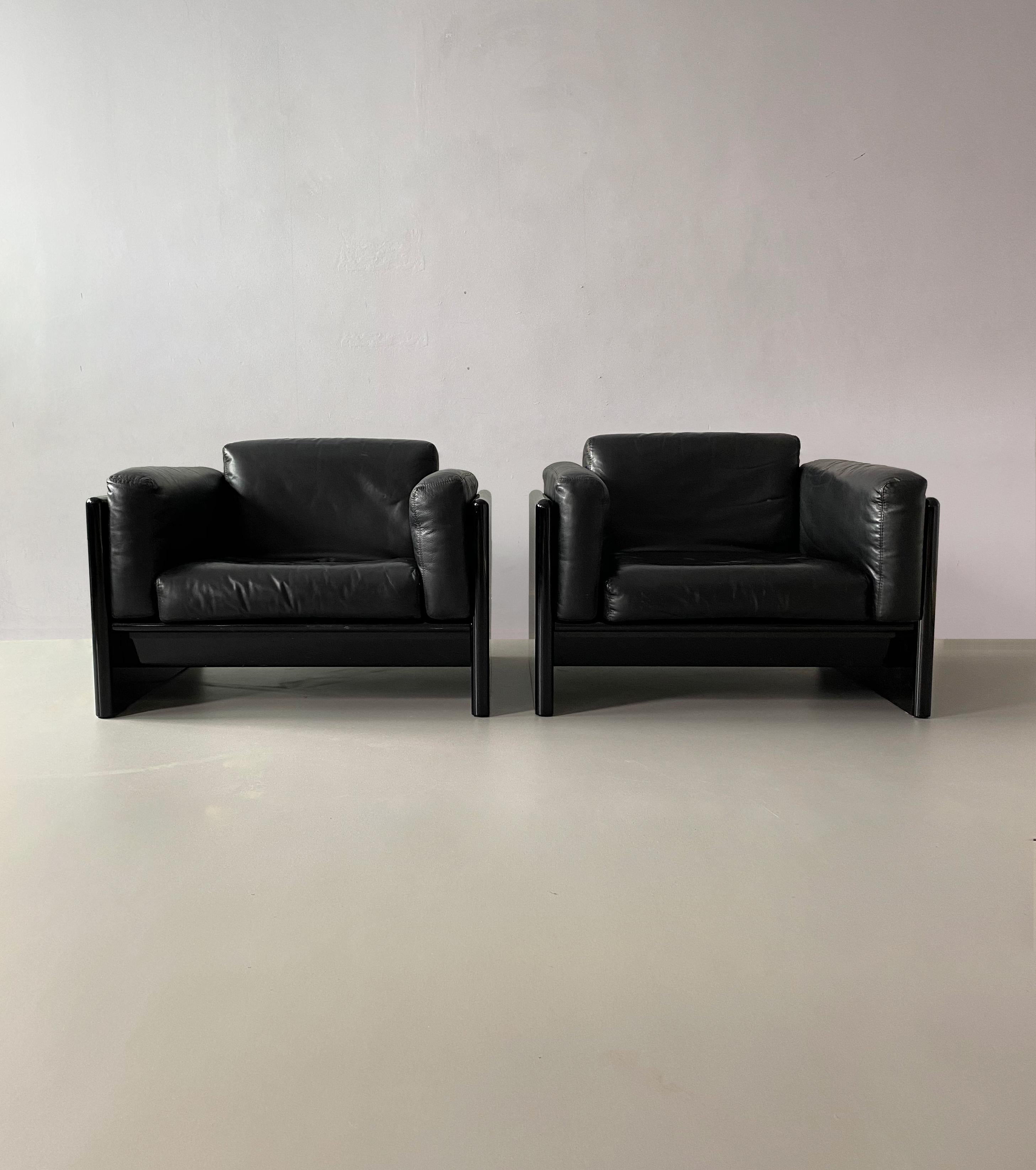Post-Modern Pair of Black Lacquered 'Simone' Armchairs by Dino Gavina for Studio Simon, Ital