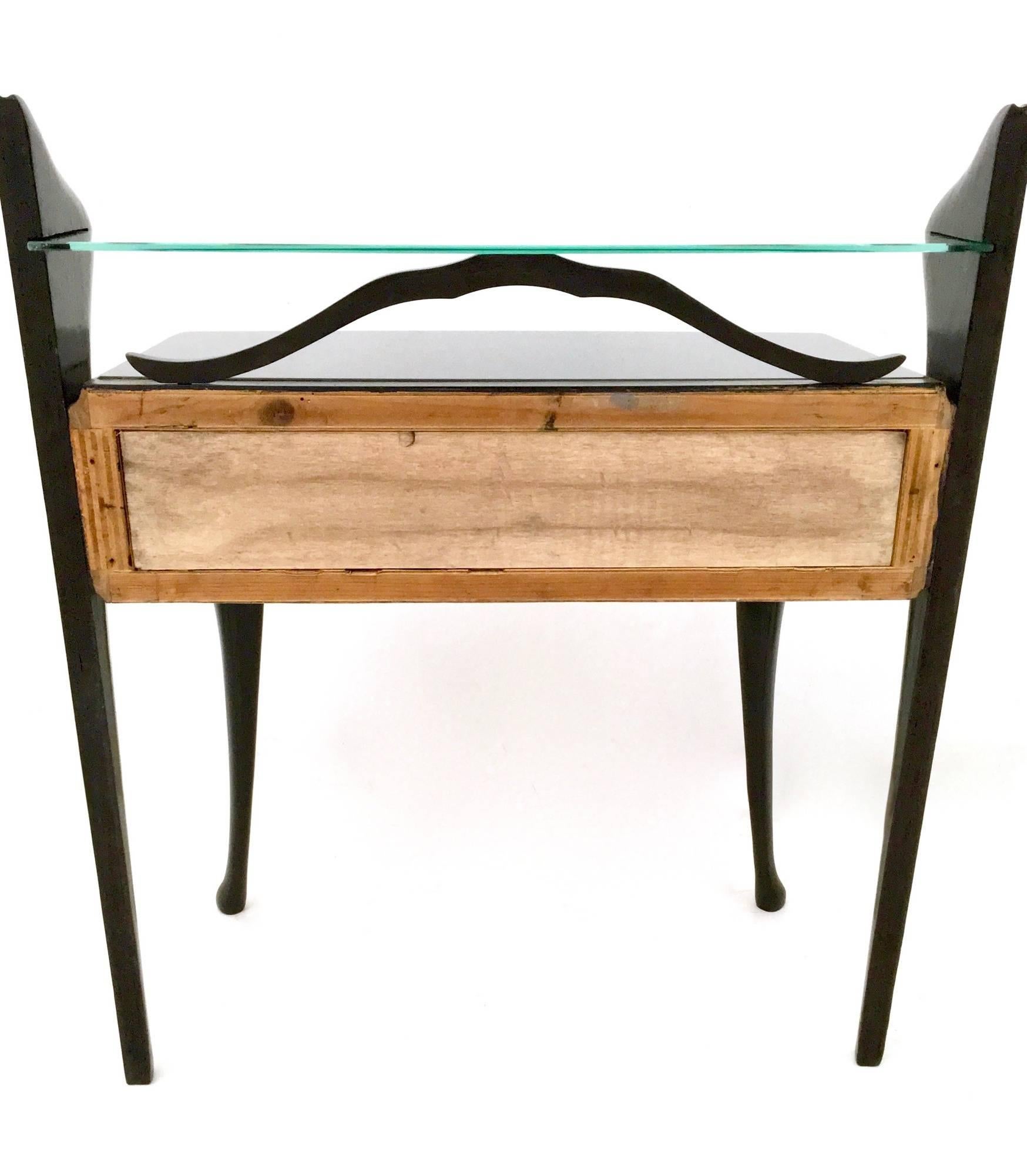 Pair of Vintage Black Lacquered Wood Nightstands with Glass Tops, Italy In Good Condition In Bresso, Lombardy