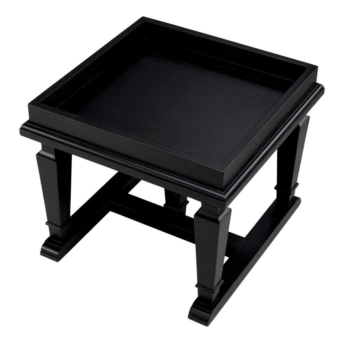 Pareja de mesas auxiliares de madera lacada en negro, al final del sofá.

Pareja de mesas auxiliares de madera lacada en negro de estilo modernista.
L. 60  W. 60  H. 51 cm

