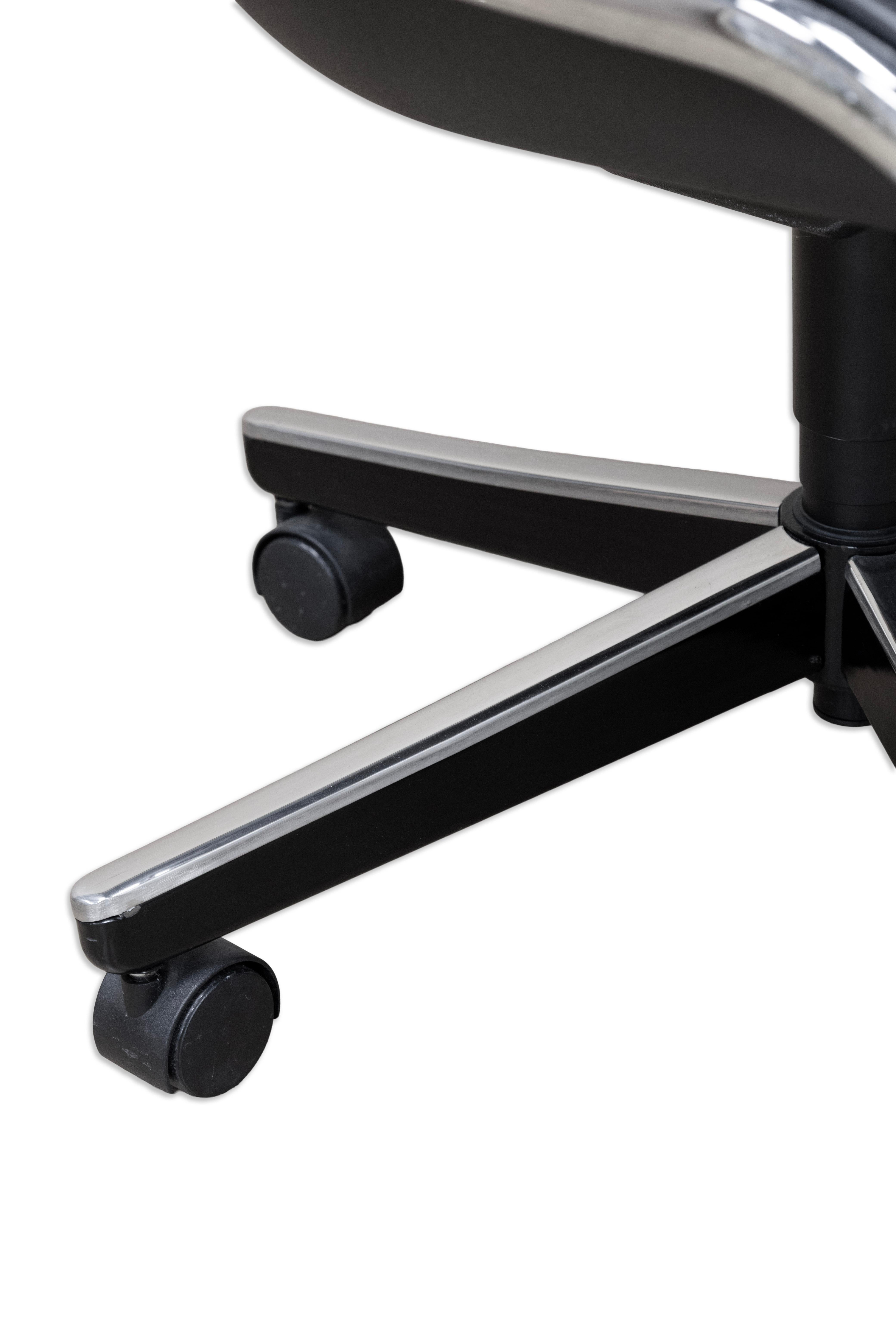 Coppia di sedie esclusive Pollack in pelle nera e alluminio per Knoll in vendita 3