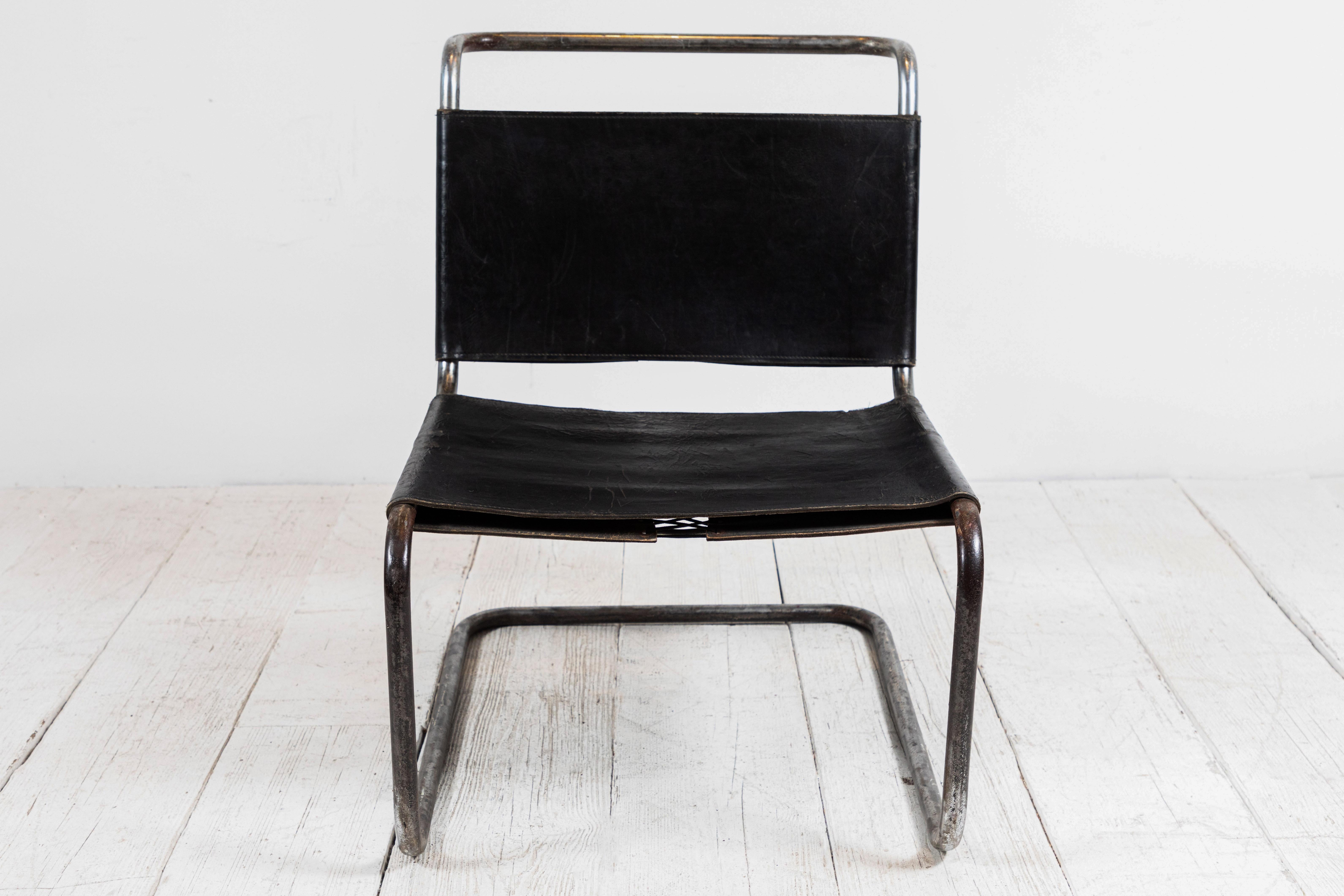 Mid-20th Century Pair of Black leather and Chrome Marcel Breuer Style Chairs