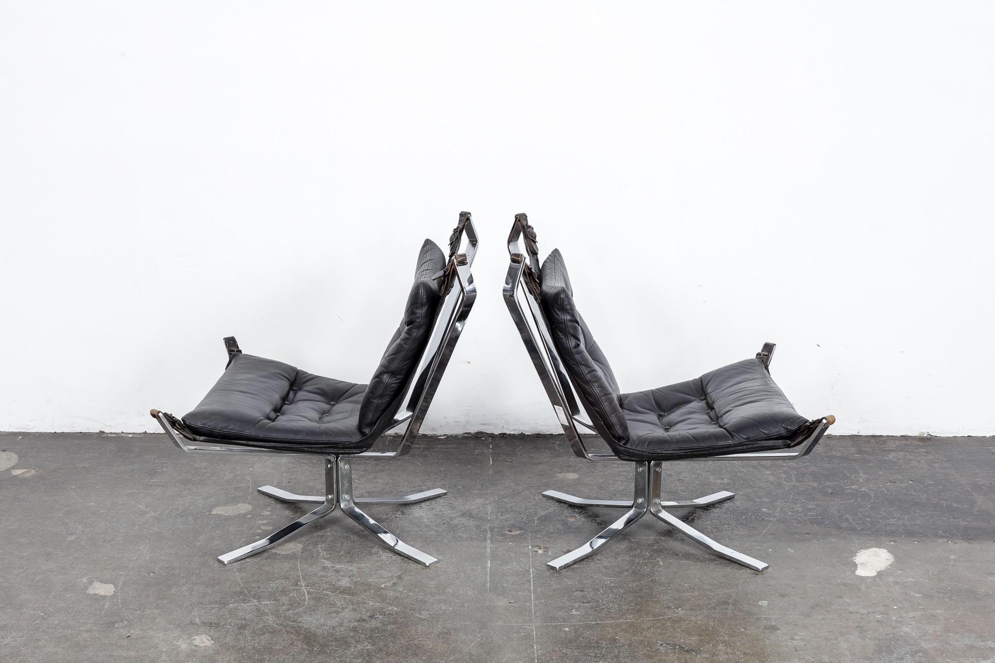 Mid-Century Modern Pair of Black Leather and Chrome Flat Bar 'Falcon' Style Chairs, Denmark, 1960s.