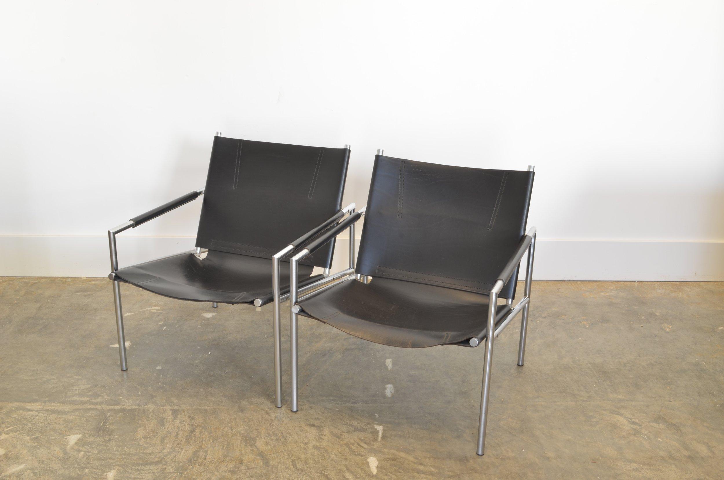 20ième siècle Paire de chaises longues Martin Visser en cuir noir et chrome, modèle SZ02 1965 en vente