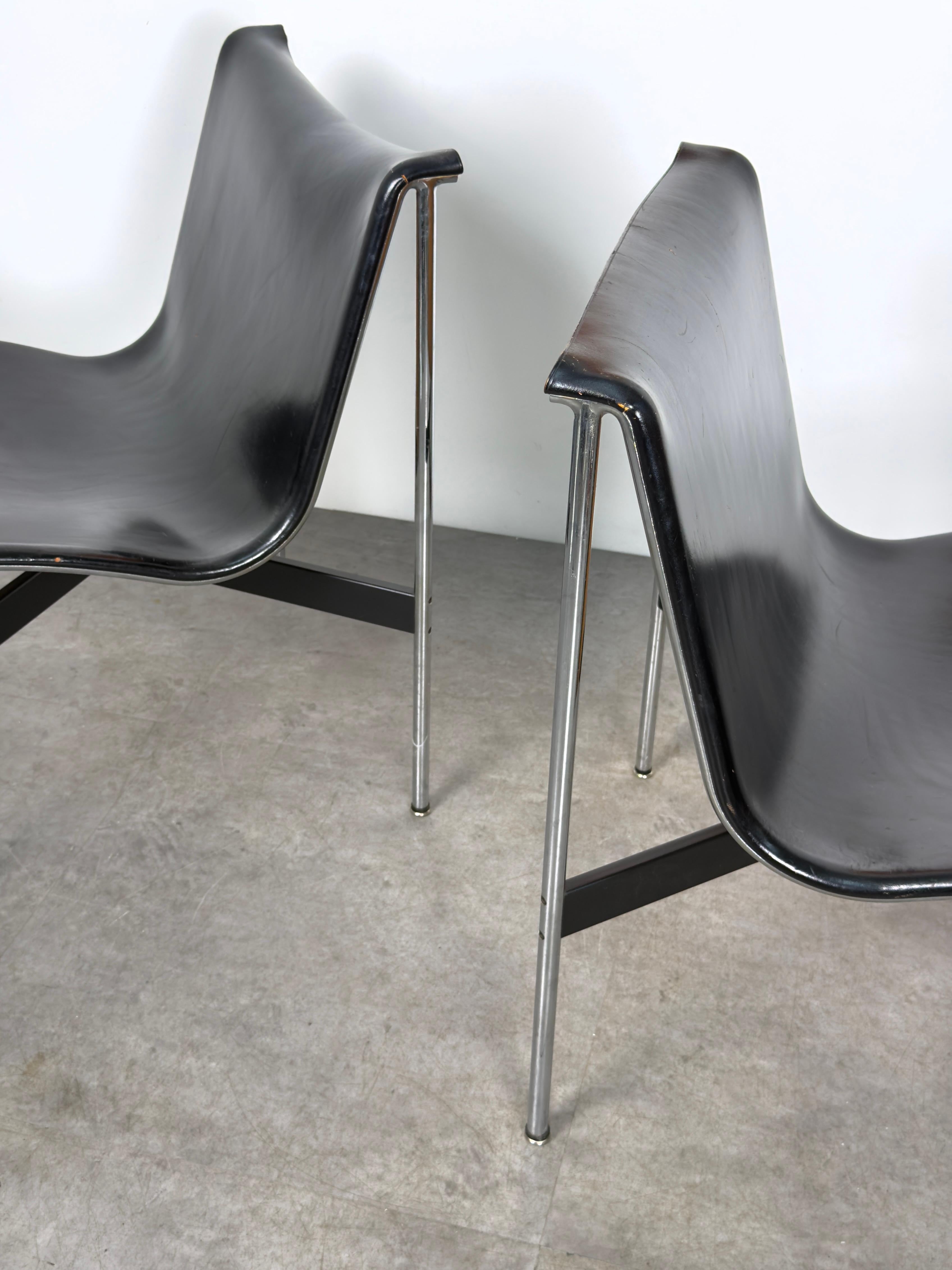 Pair of Black Leather and Chromed Steel New York Sling Lounge Chairs by Laverne For Sale 4