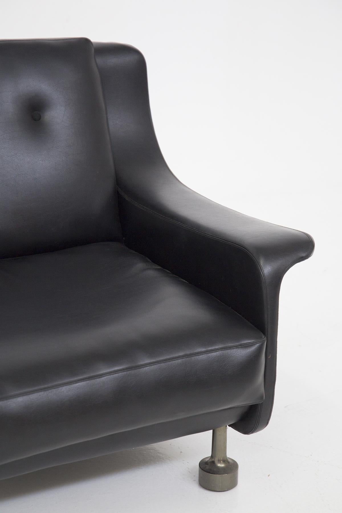Paire de fauteuils en cuir noir Attr. à Luigi Caccia Dominioni en vente 4