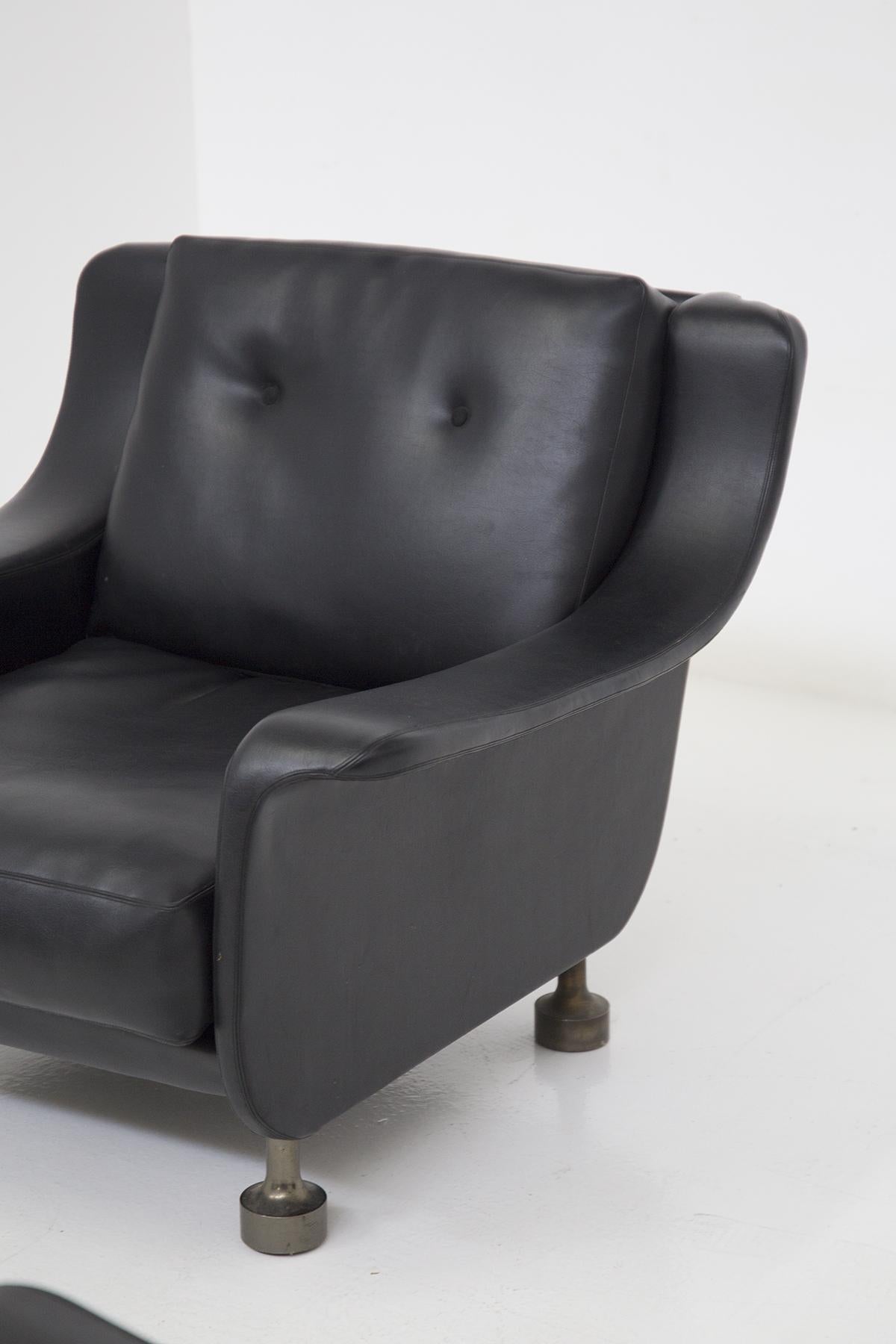 Paire de fauteuils en cuir noir Attr. à Luigi Caccia Dominioni en vente 7