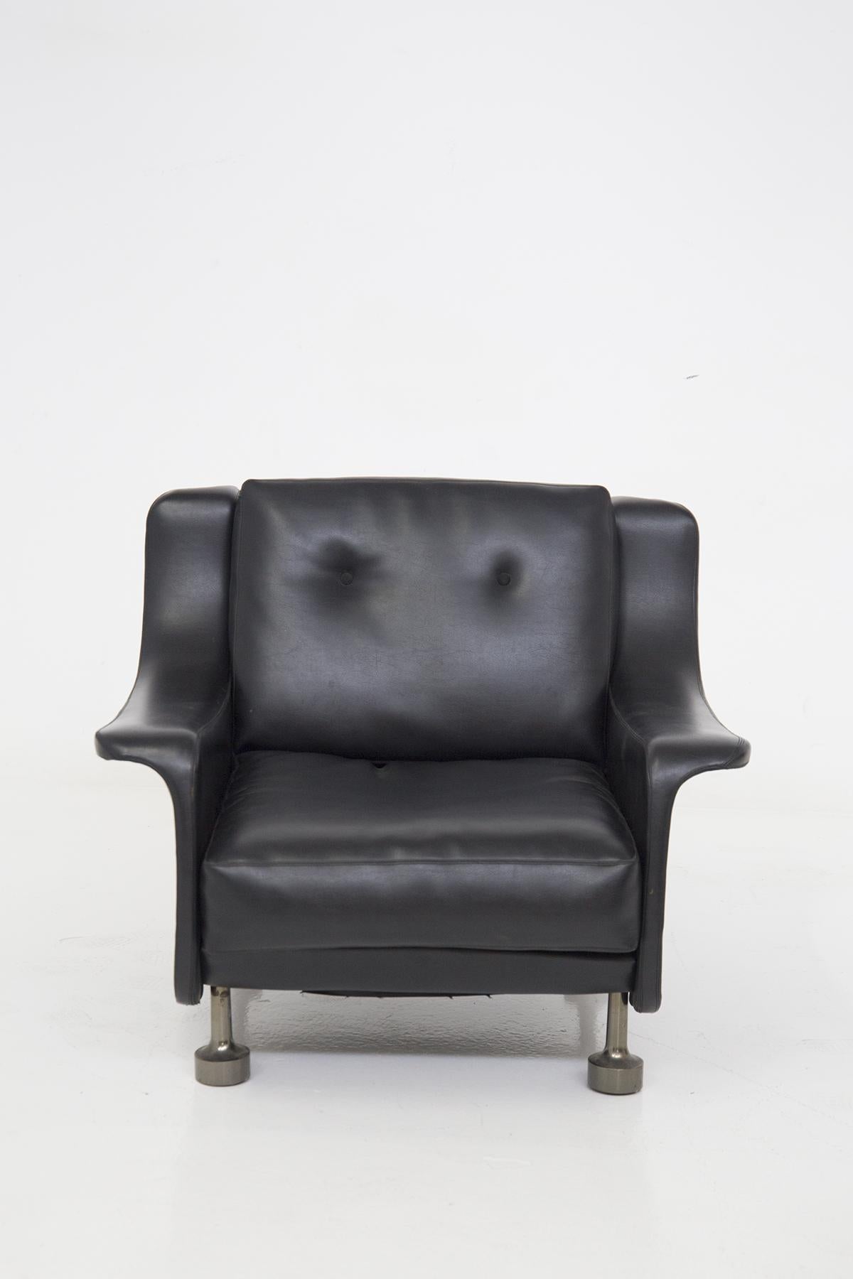 Italian Paire de fauteuils en cuir noir Attr. à Luigi Caccia Dominioni en vente
