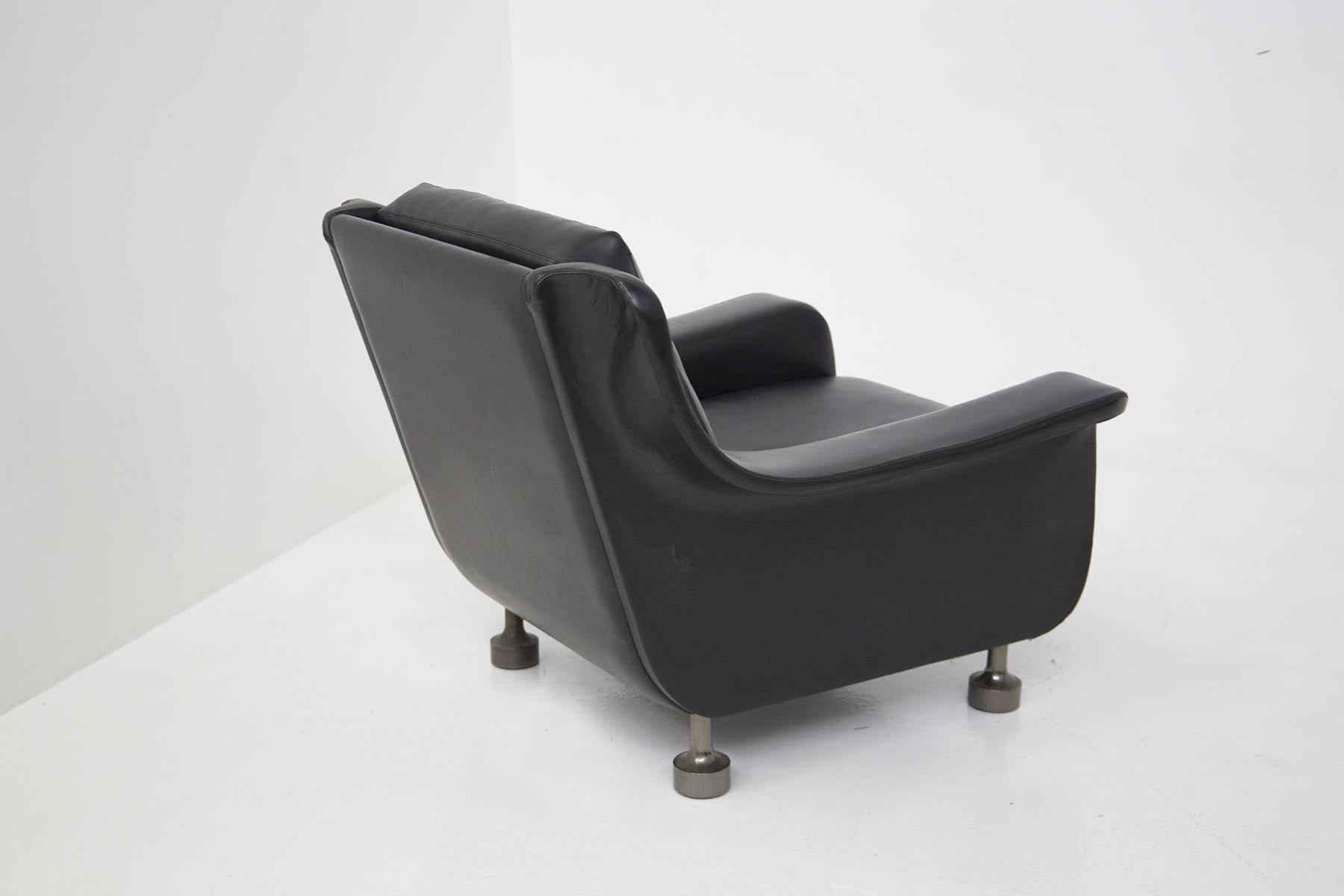 Paire de fauteuils en cuir noir Attr. à Luigi Caccia Dominioni Bon état - En vente à Milano, IT