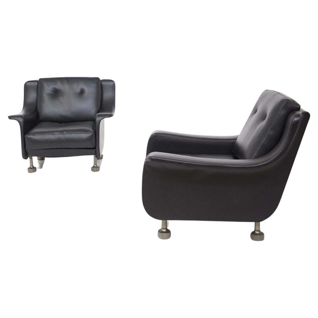 Pair of black leather armchairs Attr. to Luigi Caccia Dominioni