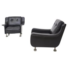 Pair of black leather armchairs Attr. to Luigi Caccia Dominioni