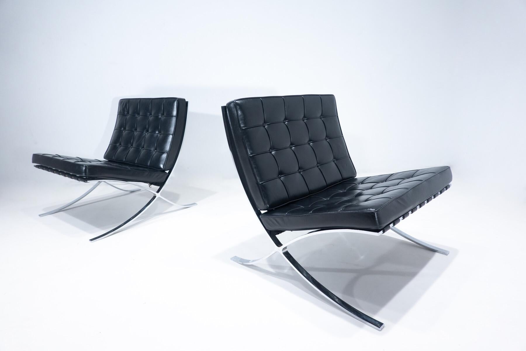 Pair of Black Leather Barcelona Chairs by Mies Van Der Rohe for Knoll, 1960s For Sale 4