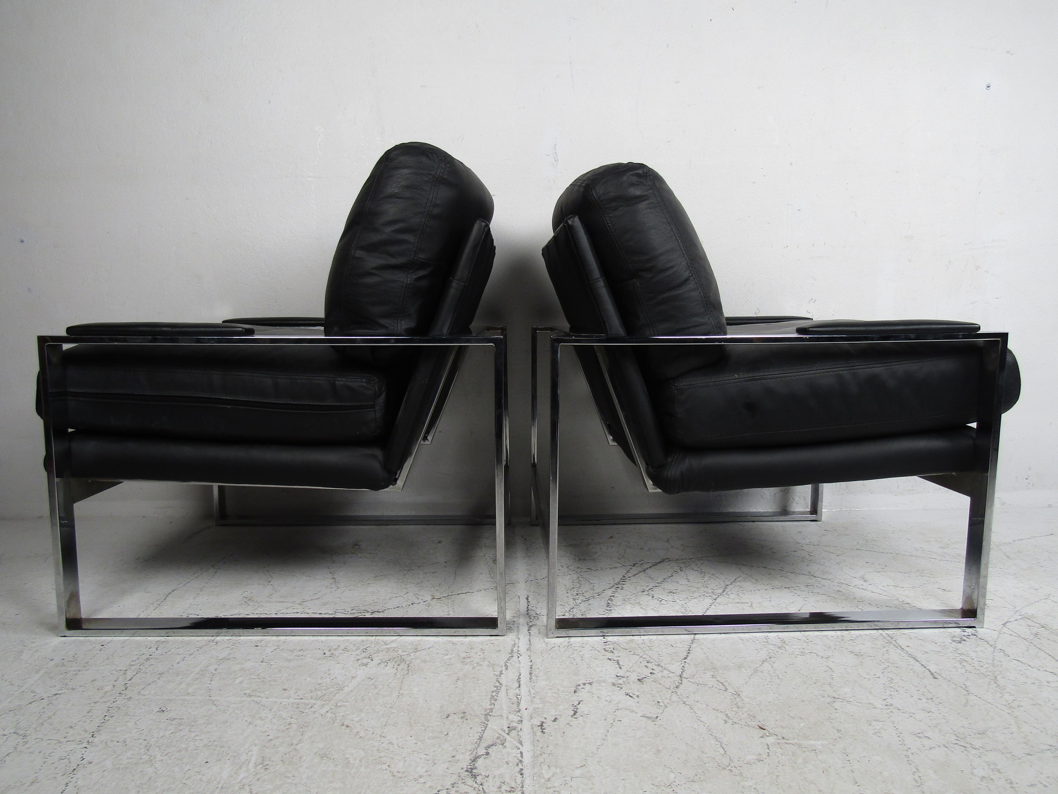Mid-Century Modern Pair of Black Leather Baughman Style Contemporary Lounge Chairs